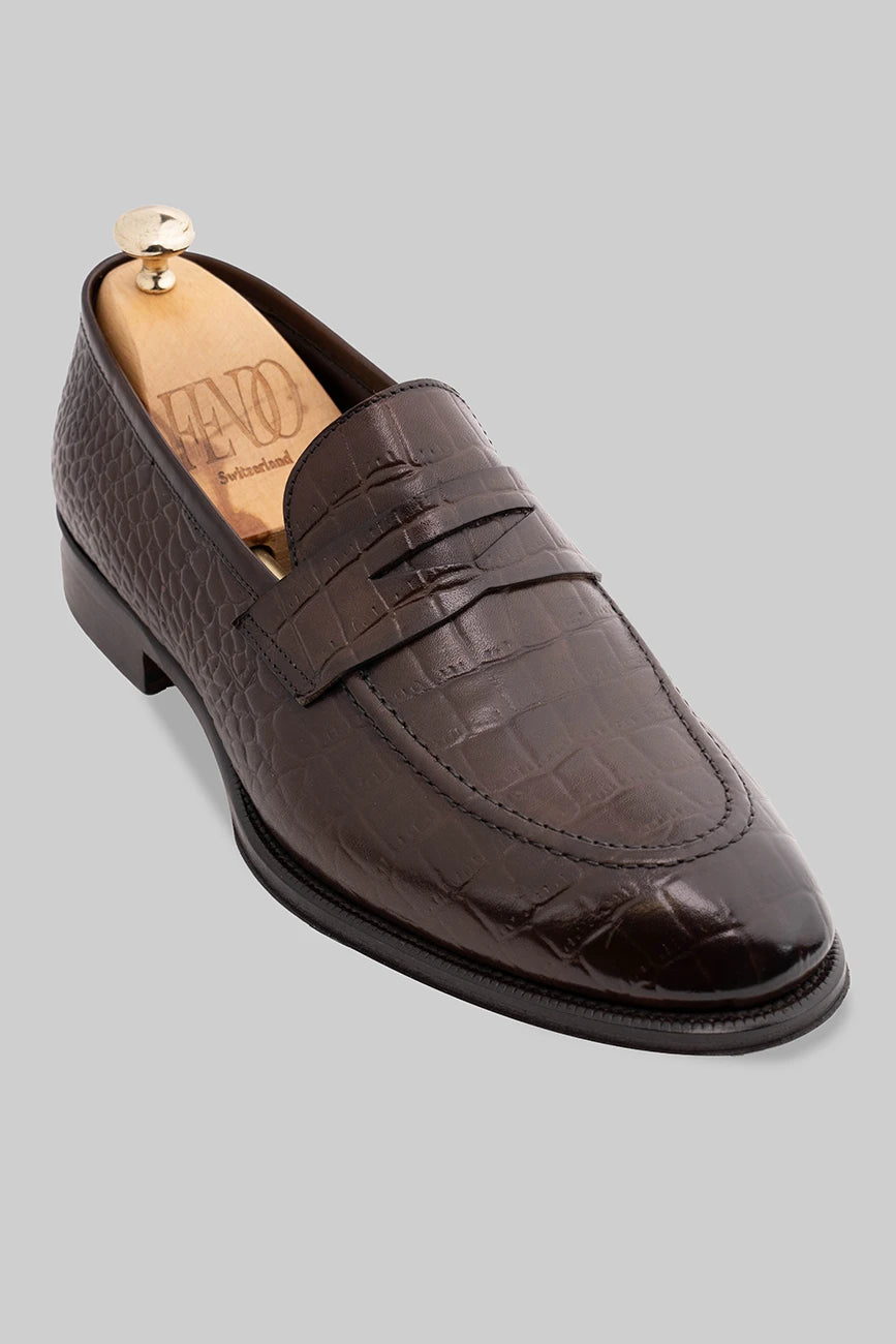 Brauner Penny Loafer aus Kalbsleder mit Kroko-Prägung