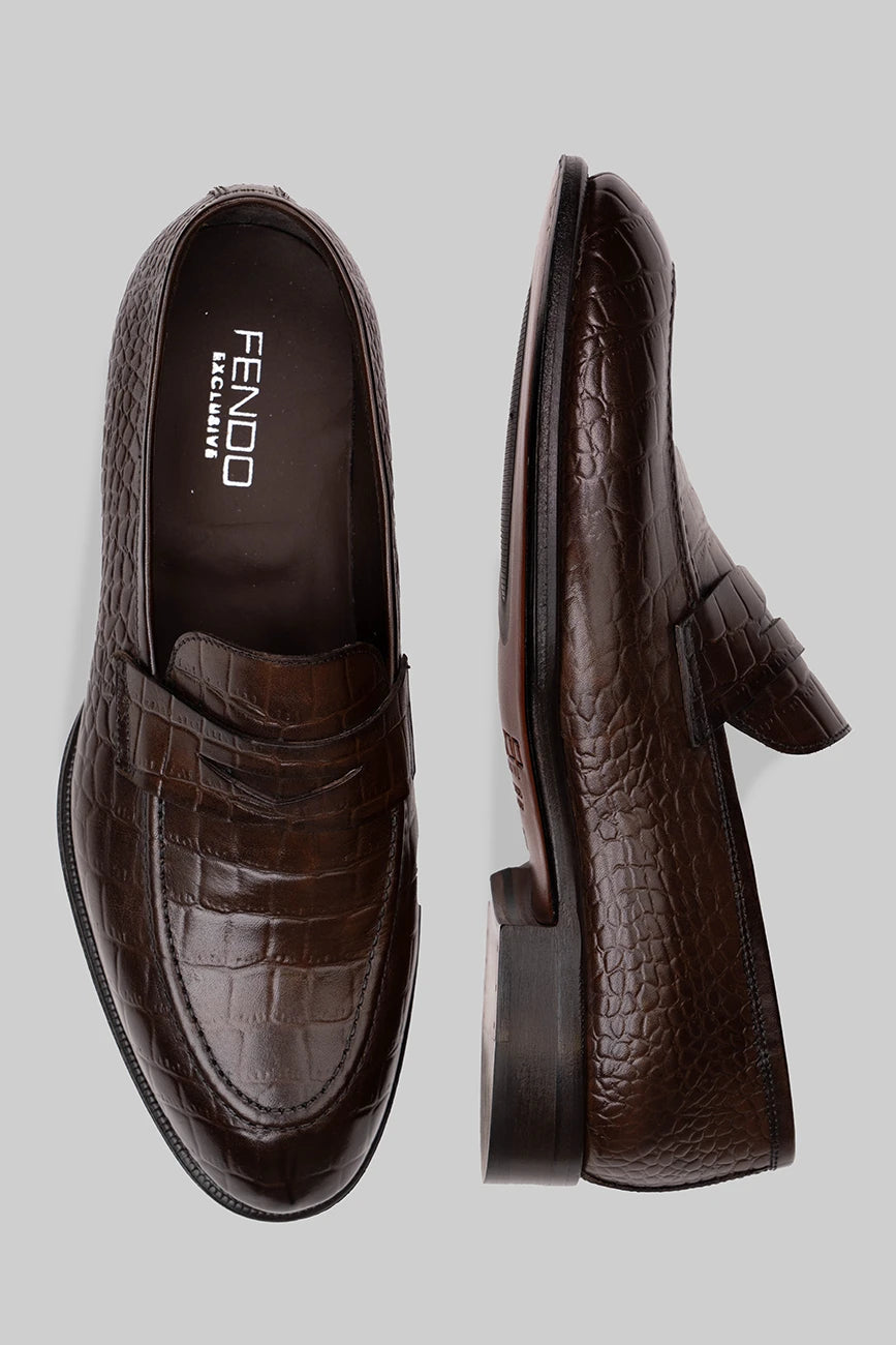 Brauner Penny Loafer aus Kalbsleder mit Kroko-Prägung