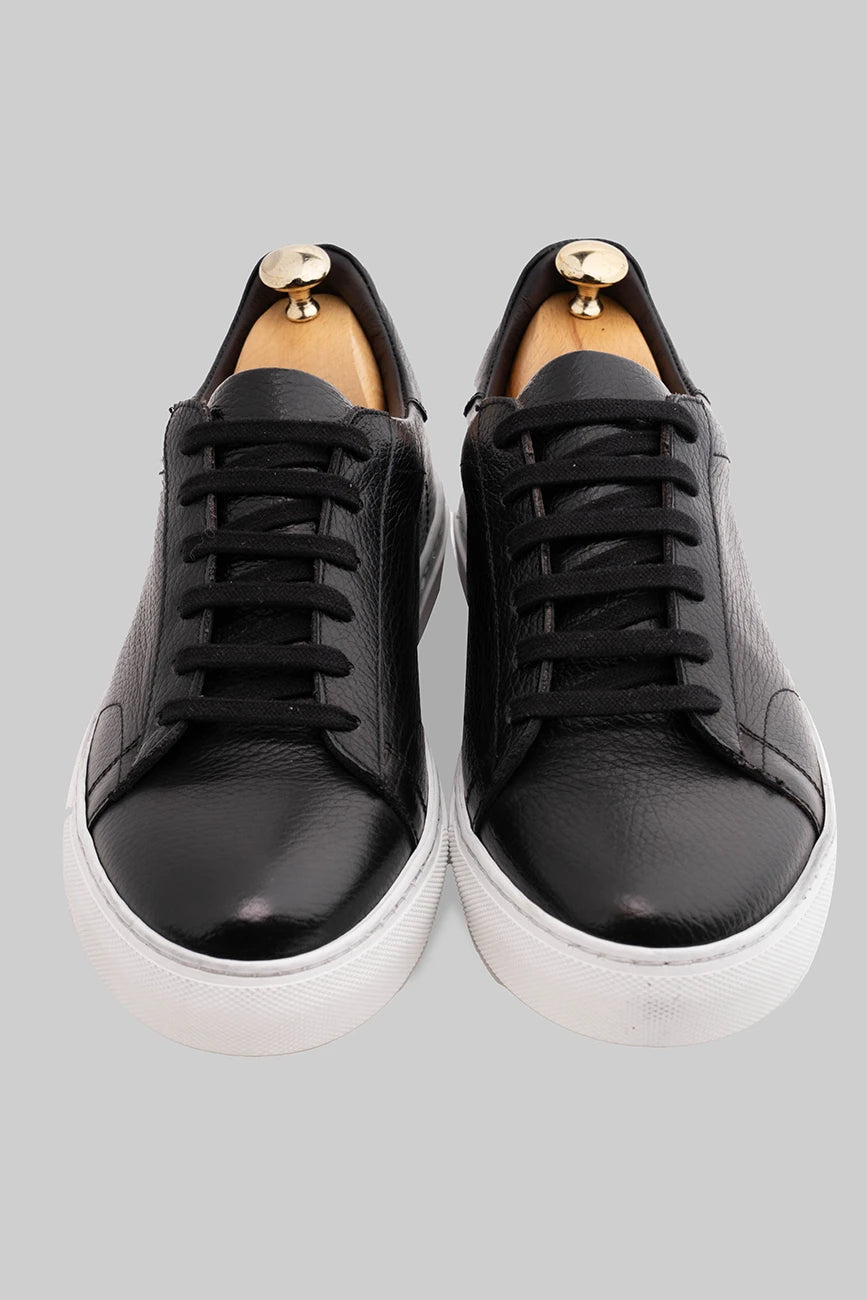 Schwarzer Sneaker aus Hirschleder