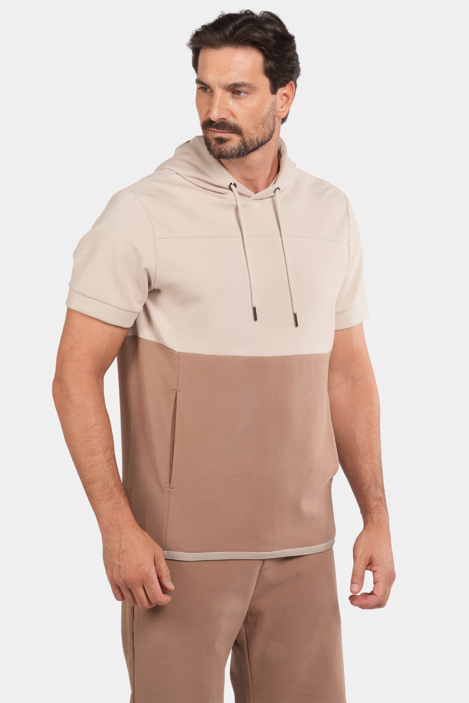 Zweifarbiger Trainingsanzug mit Kurzarm-Hoodie in Beige
