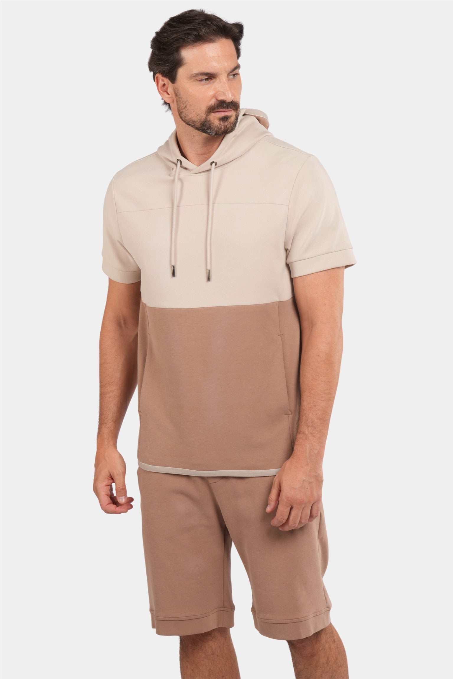 Zweifarbiger Trainingsanzug mit Kurzarm-Hoodie in Beige