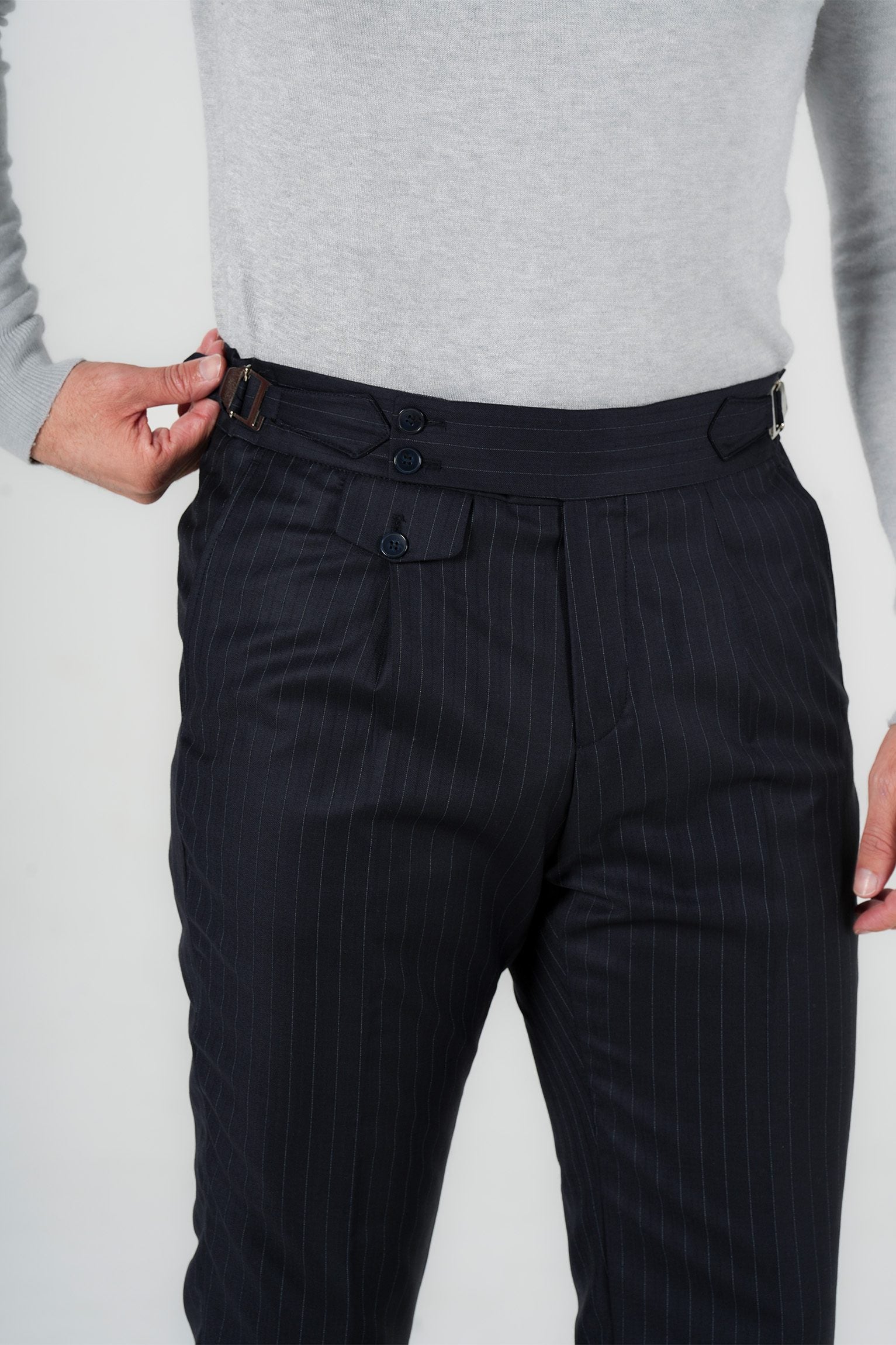 Dunkelblaue Nadelstreifenhose aus italienischer Wolle Tailored Fit