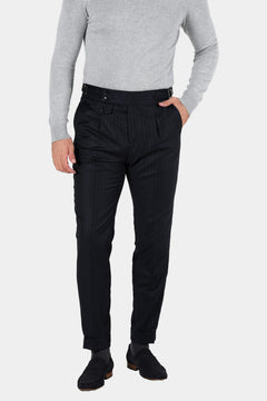 Dunkelblaue Nadelstreifenhose aus italienischer Wolle Tailored Fit
