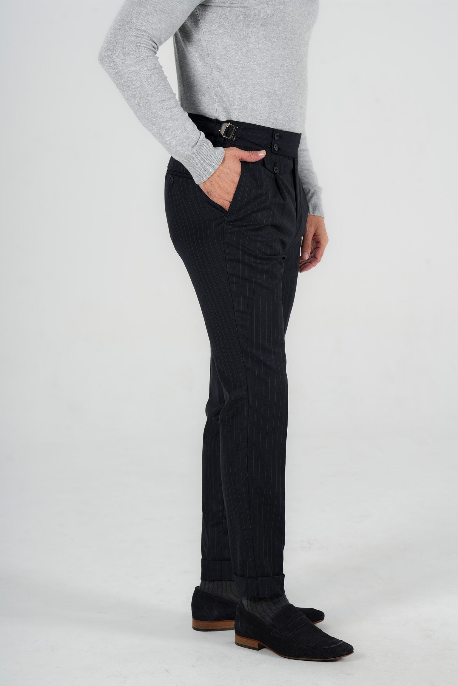 Dunkelblaue Nadelstreifenhose aus italienischer Wolle Tailored Fit