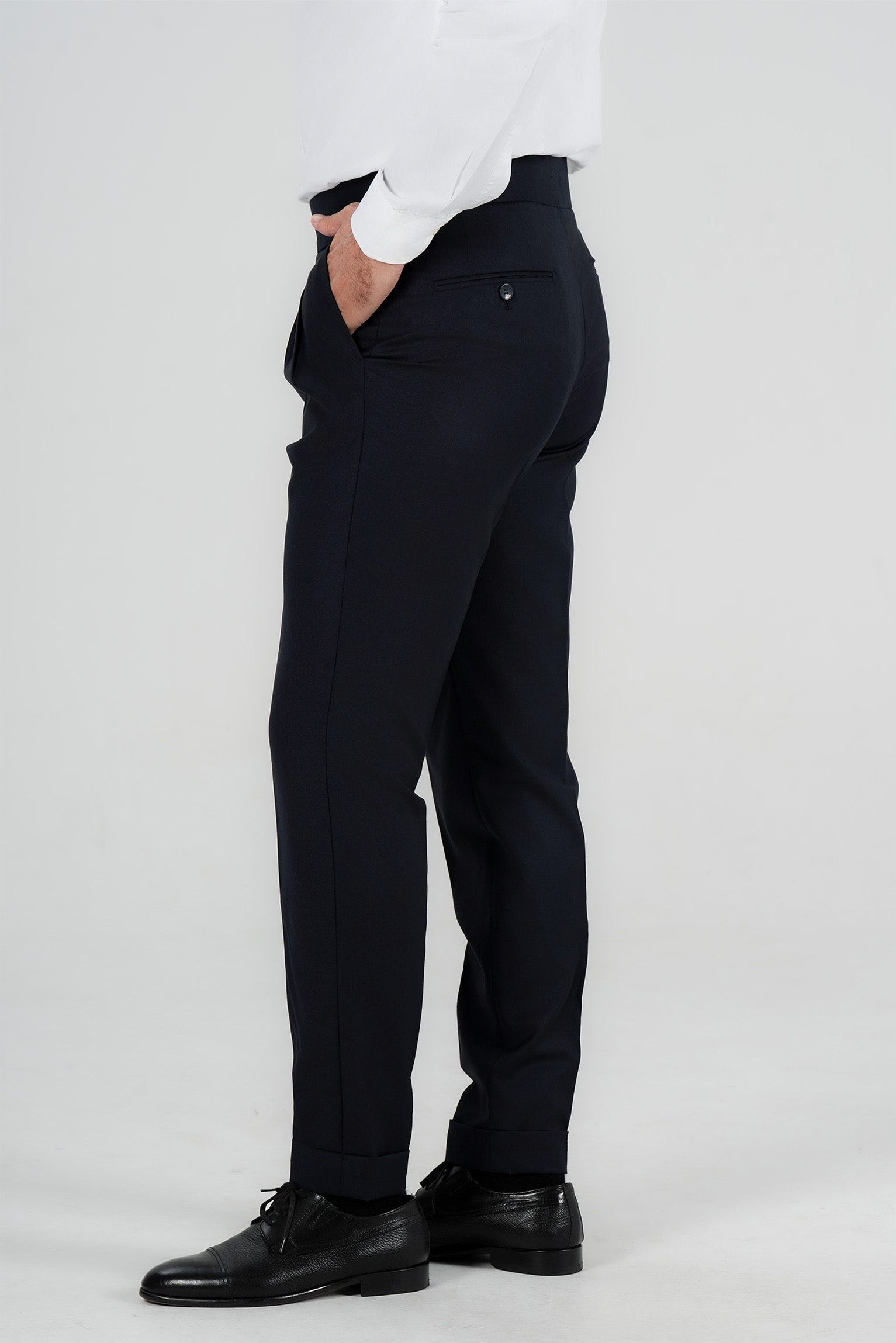 Dunkelblaue Hose aus italienischer Wolle Tailored Fit