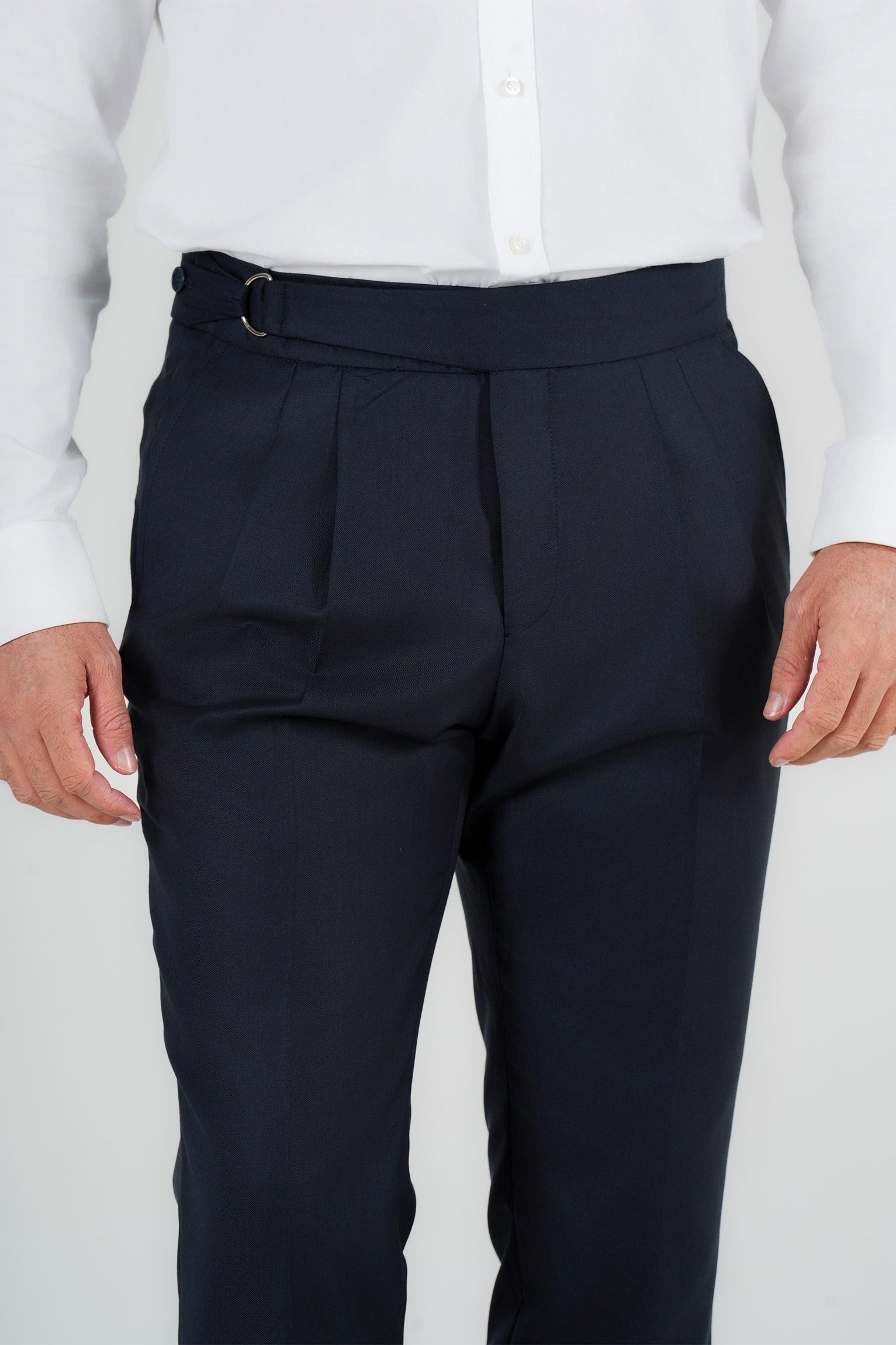 Dunkelblaue Hose aus italienischer Wolle Tailored Fit