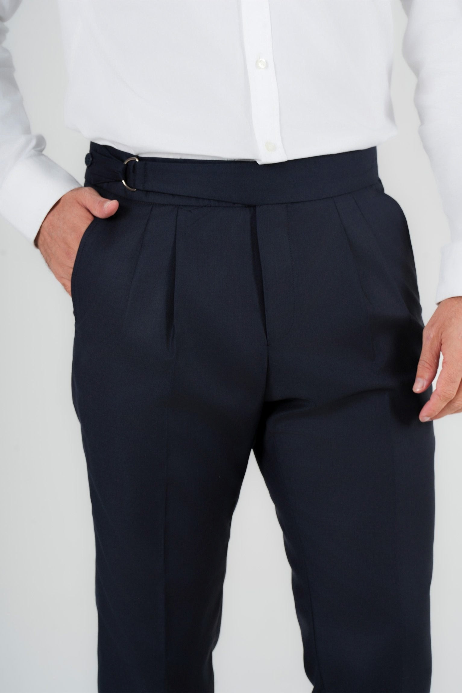 Dunkelblaue Hose aus italienischer Wolle Tailored Fit
