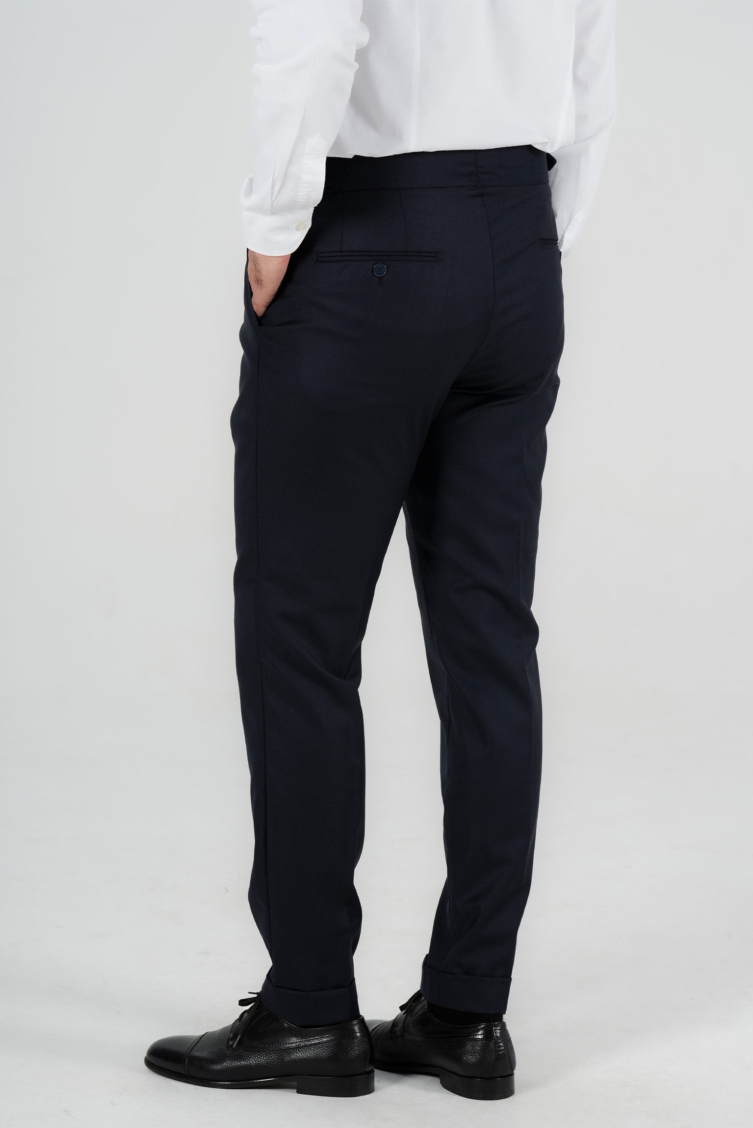 Dunkelblaue Hose aus italienischer Wolle Tailored Fit