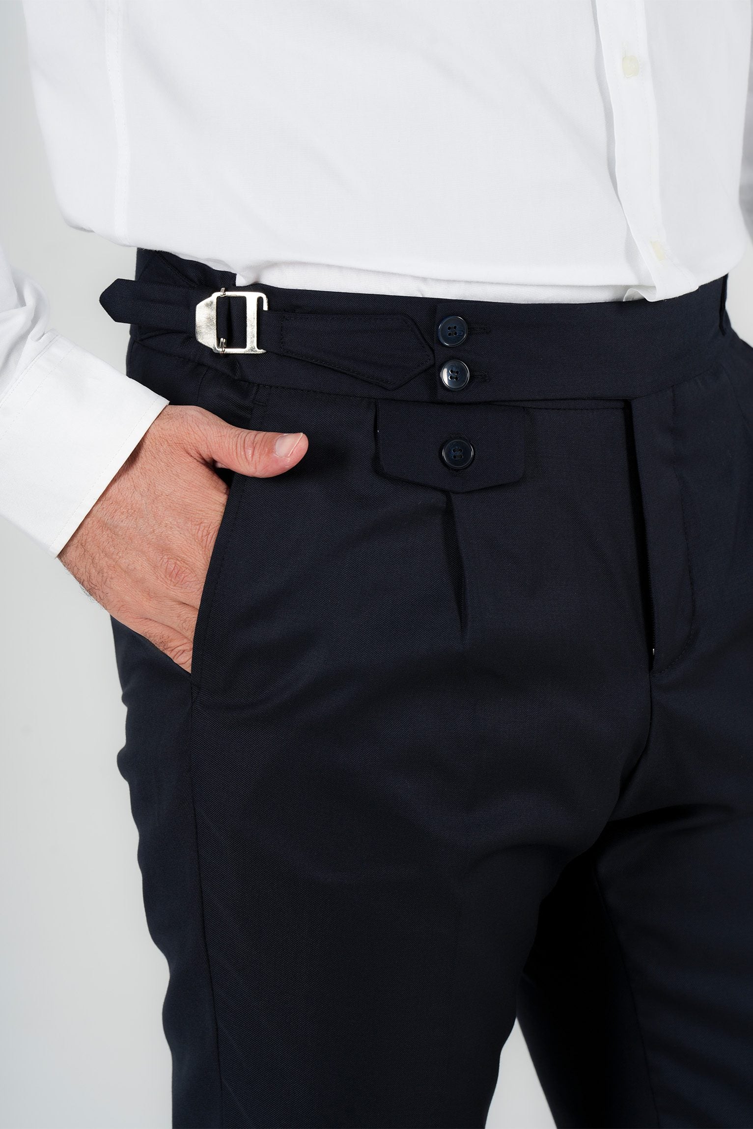 Dunkelblaue Hose aus italienischer Wolle Tailored Fit