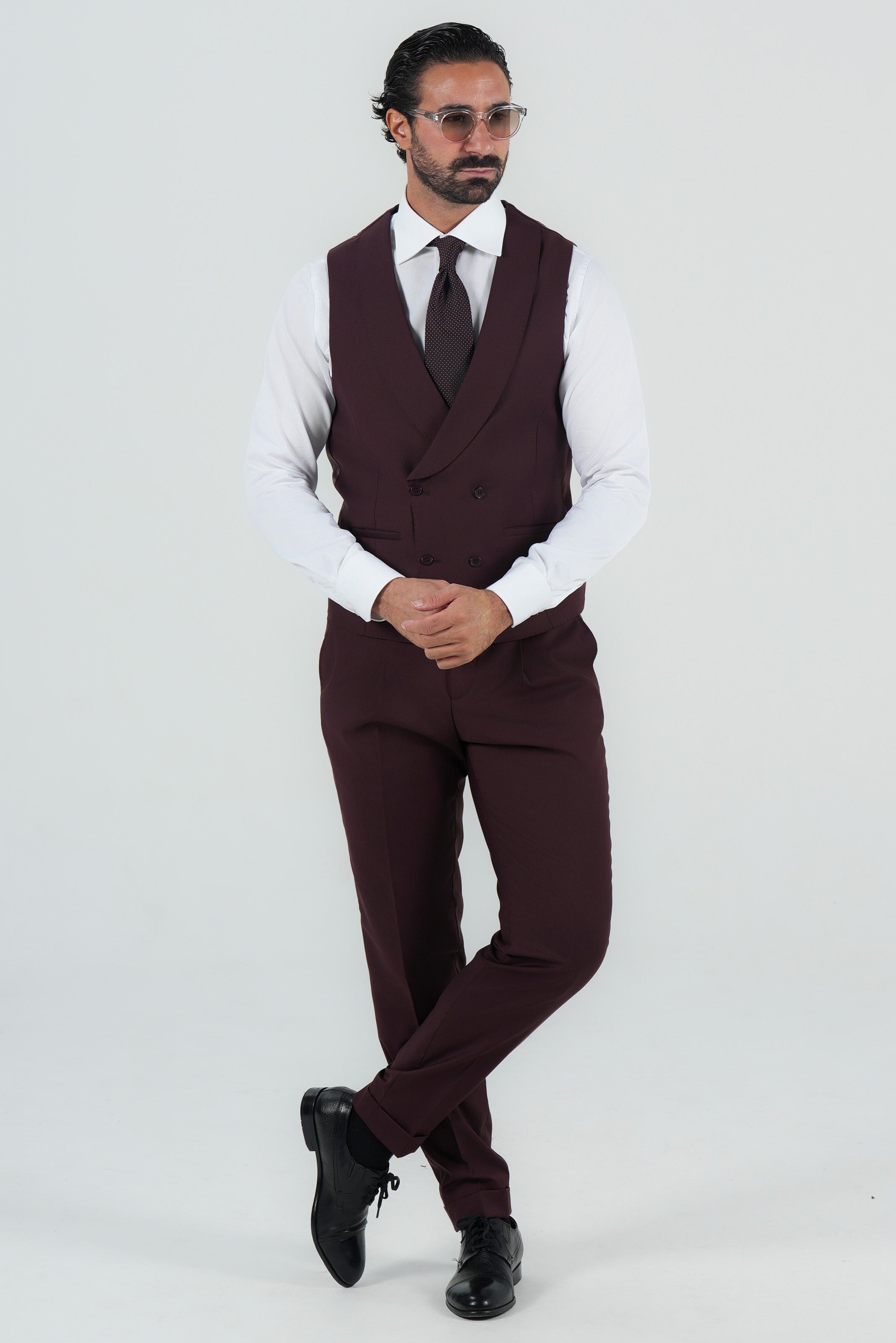 Bordeaux three-piece suit made of Italian wool, slim fit