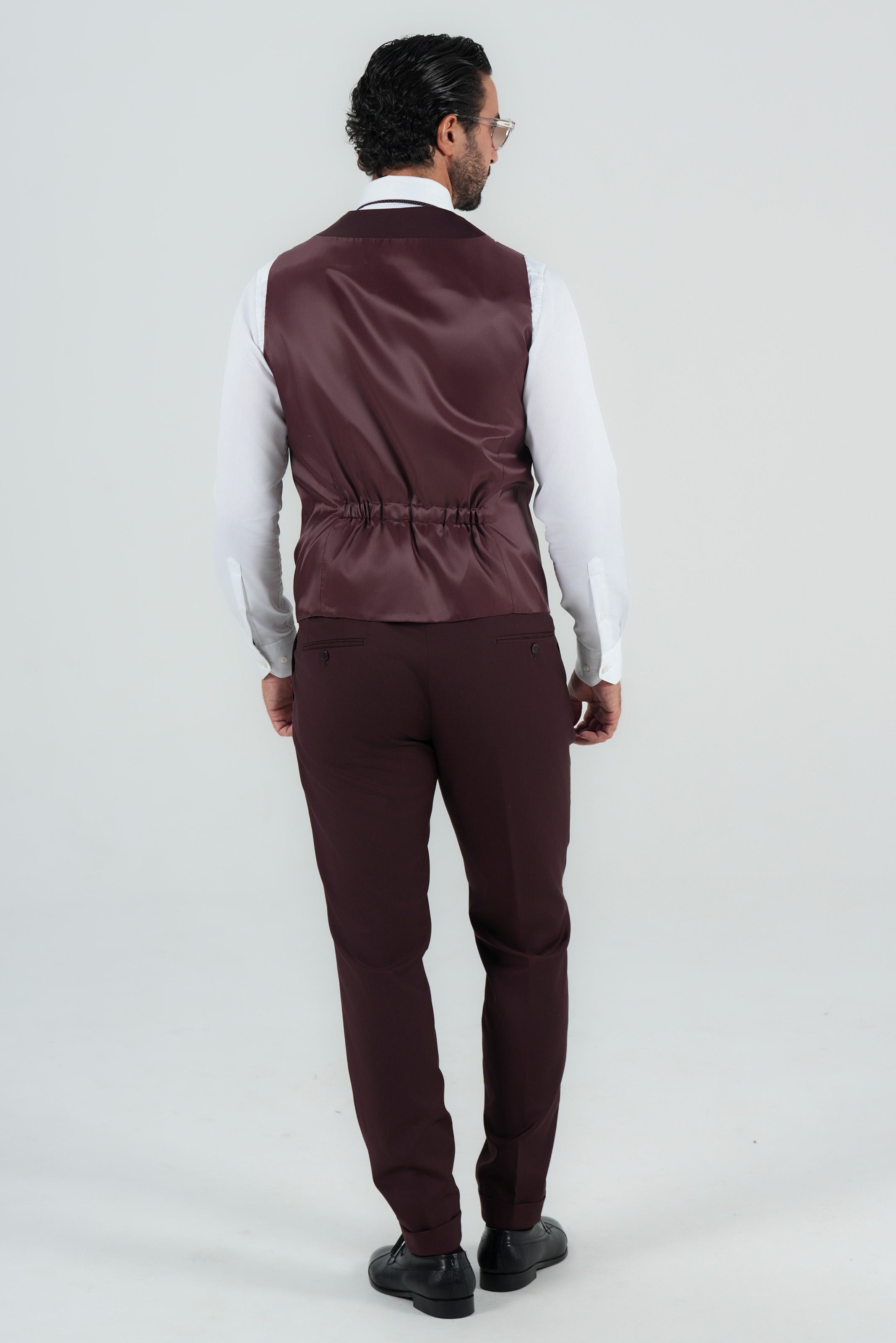 Bordeaux three-piece suit made of Italian wool, slim fit