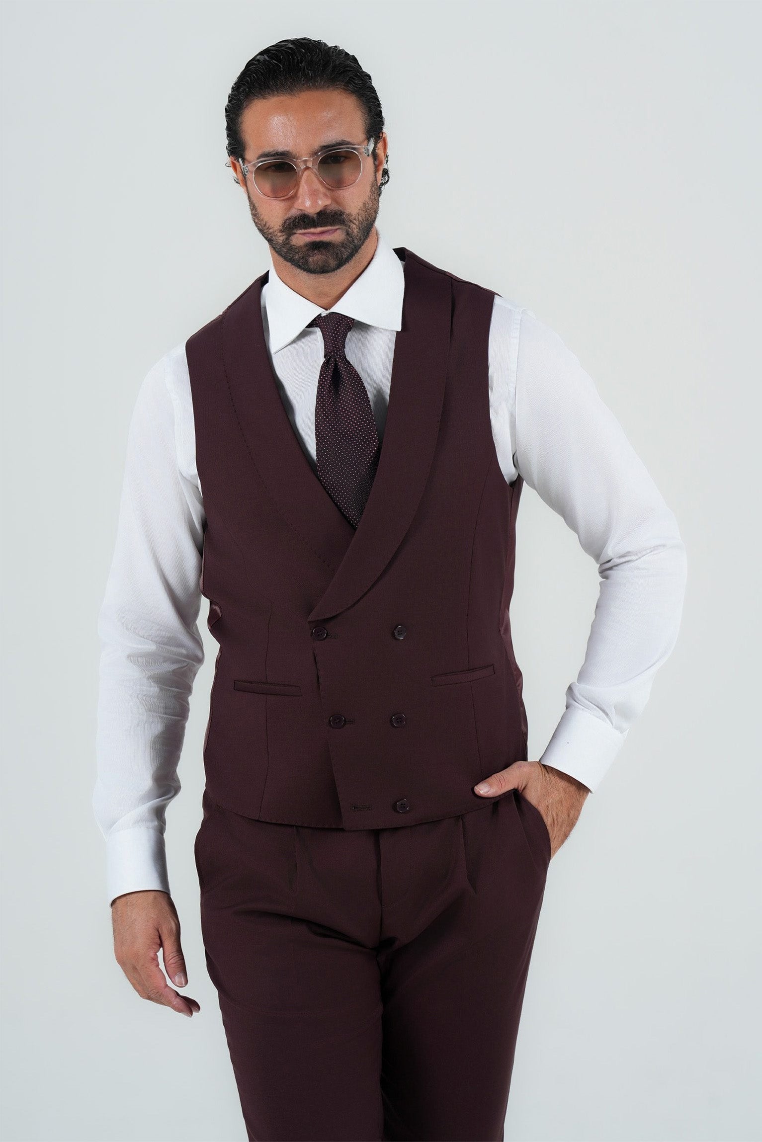 Bordeaux three-piece suit made of Italian wool, slim fit
