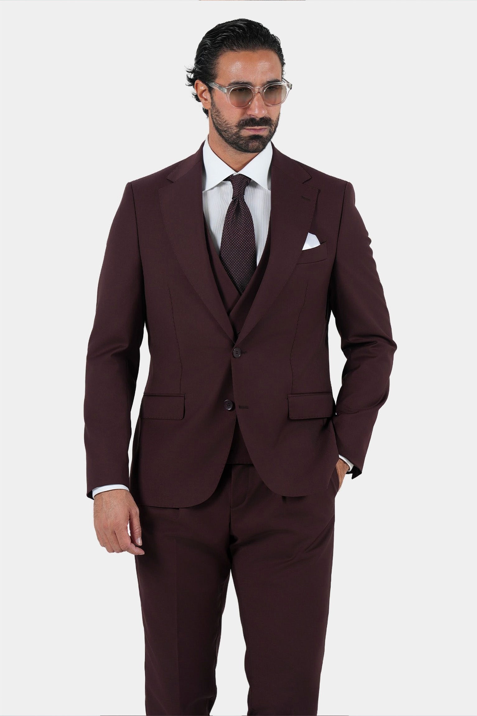 Bordeaux three-piece suit made of Italian wool, slim fit