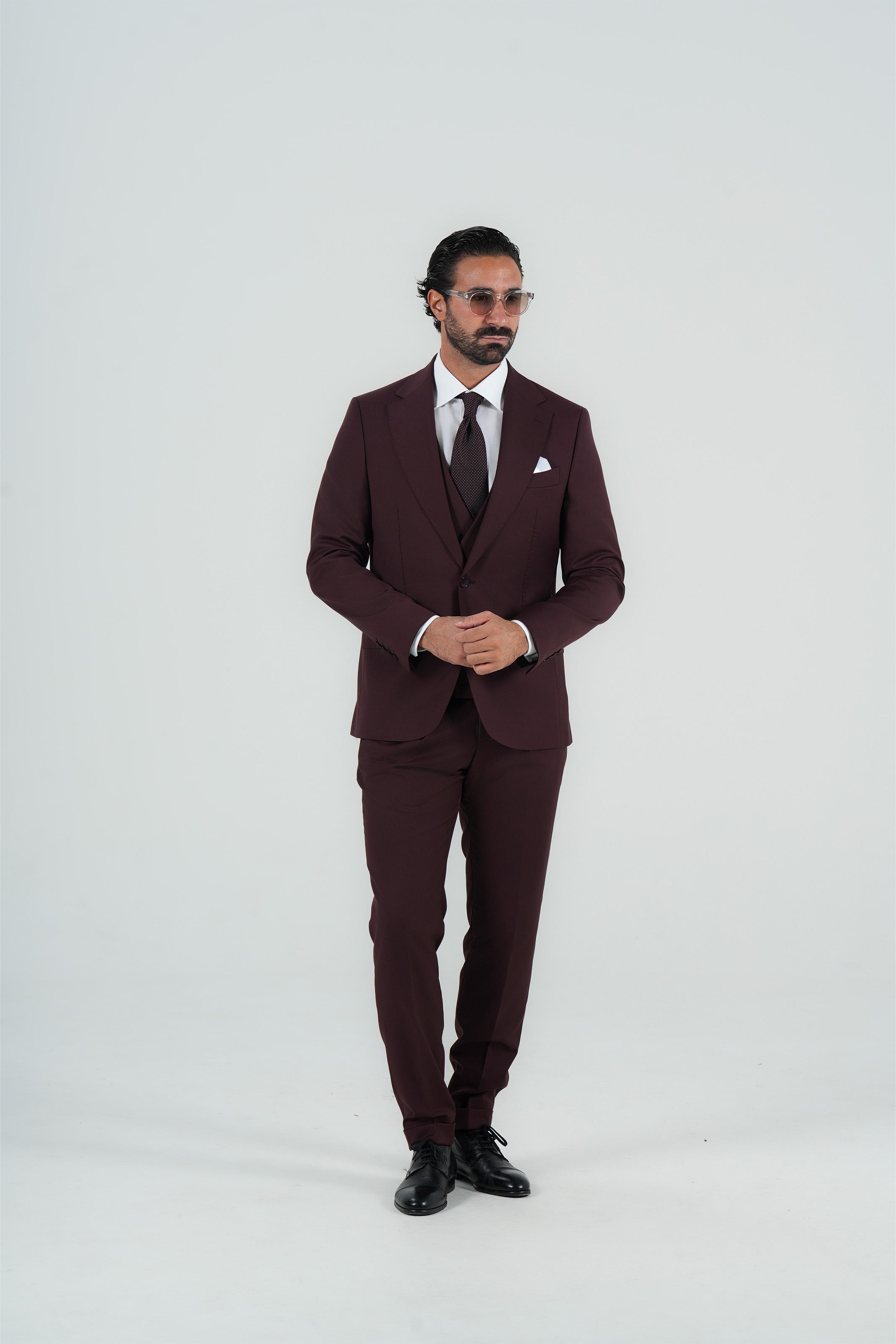 Bordeaux three-piece suit made of Italian wool, slim fit