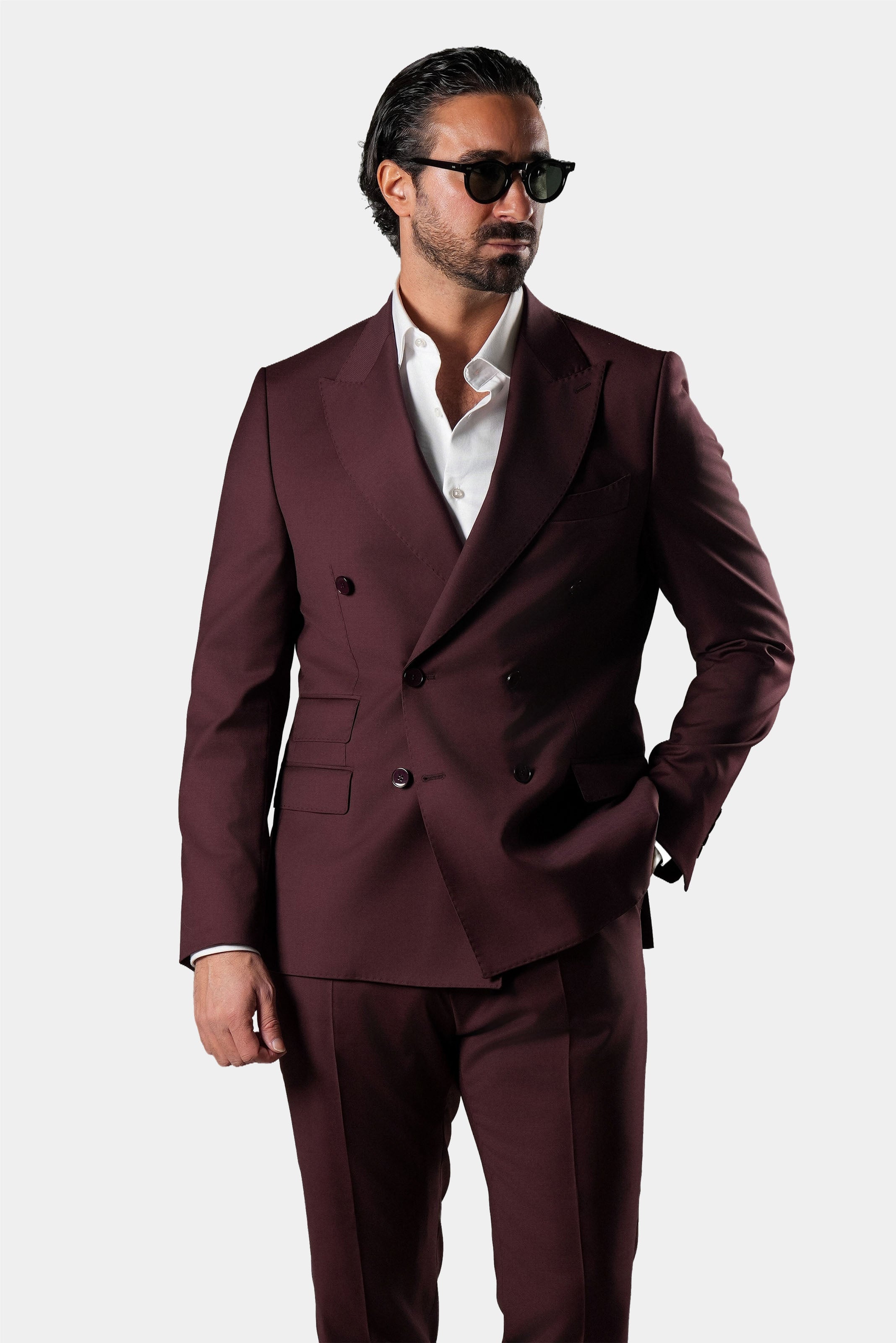 Bordeaux-colored slim-fit double-breasted suit in a wool blend