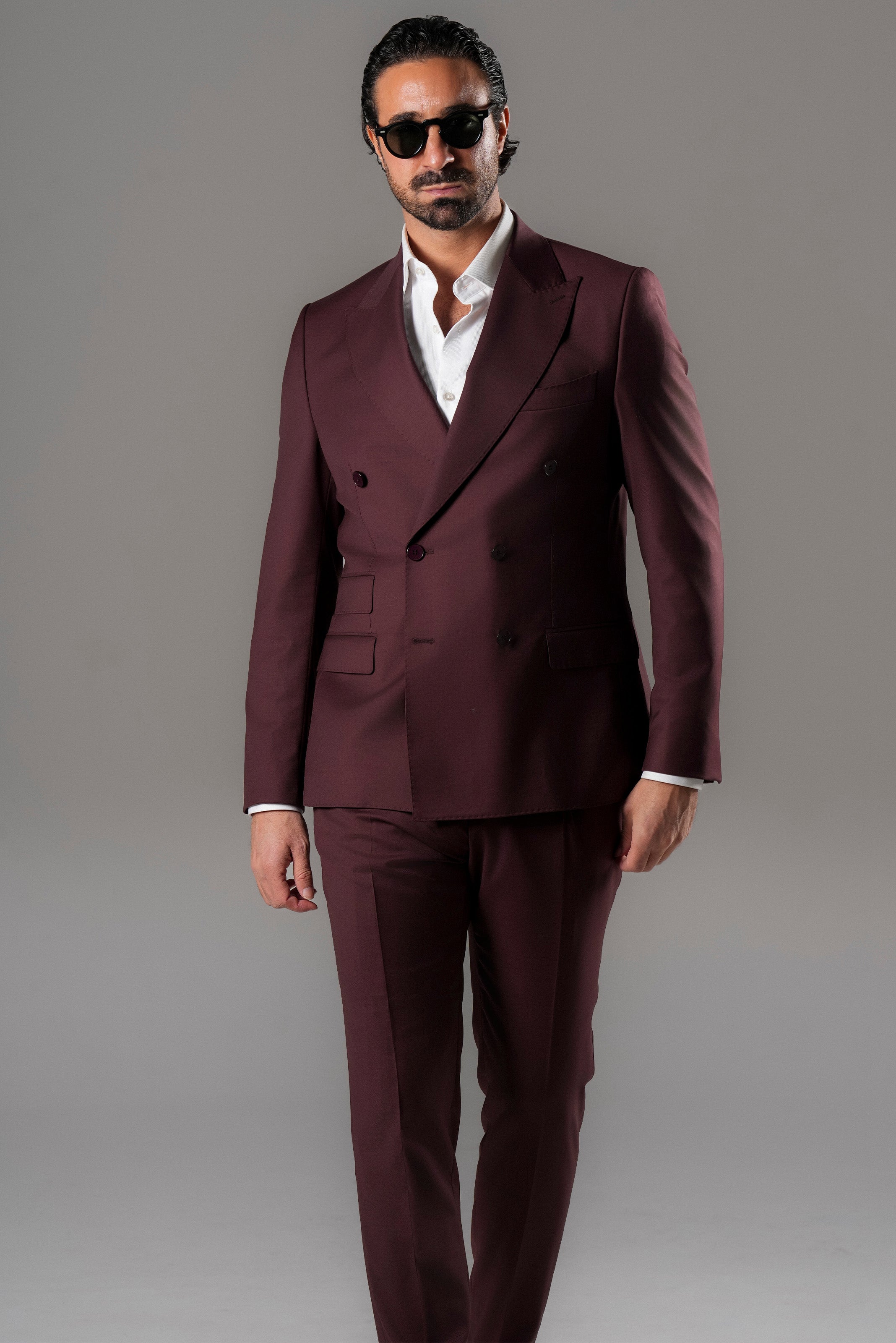 Bordeaux-colored slim-fit double-breasted suit in a wool blend