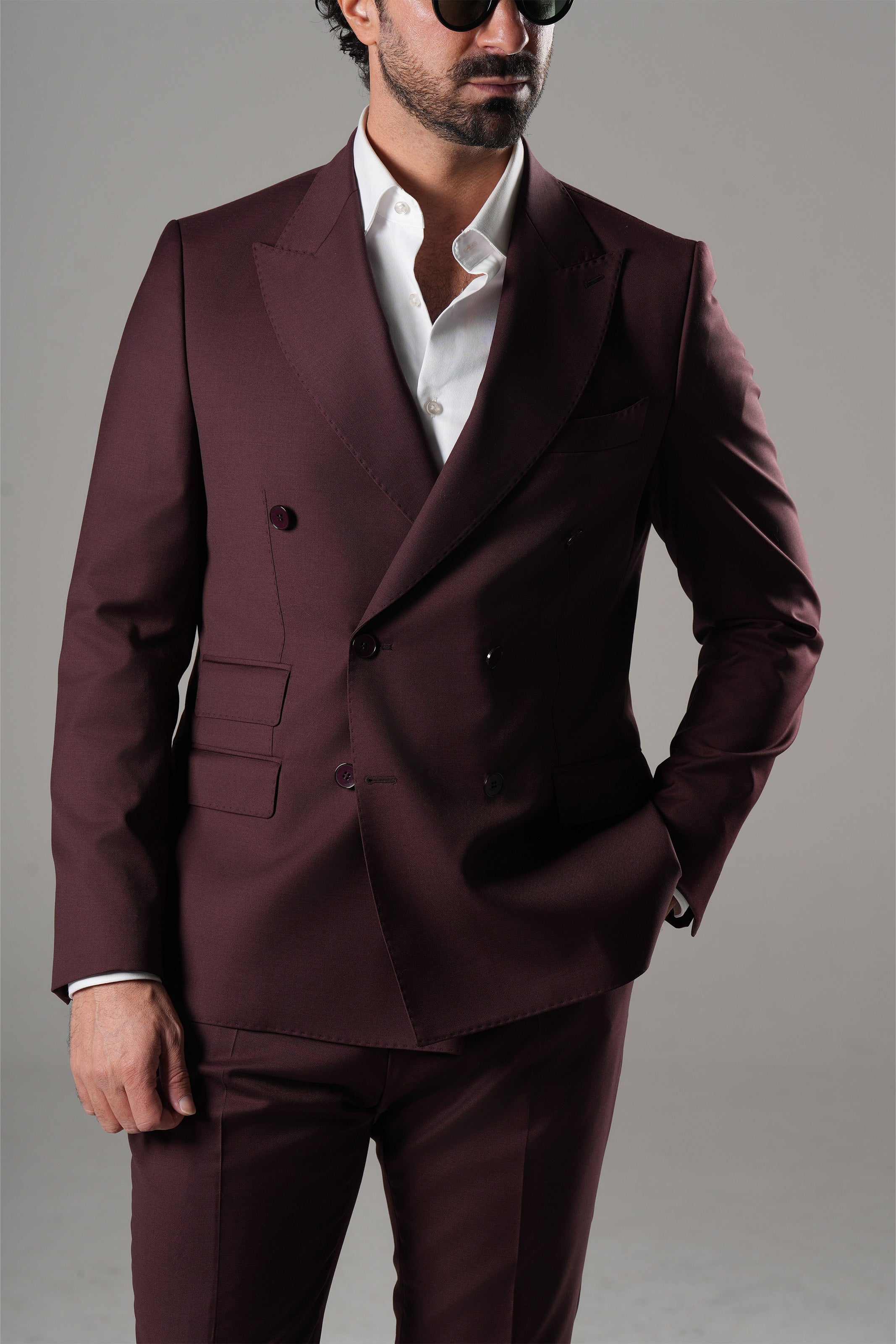 Bordeaux-colored slim-fit double-breasted suit in a wool blend