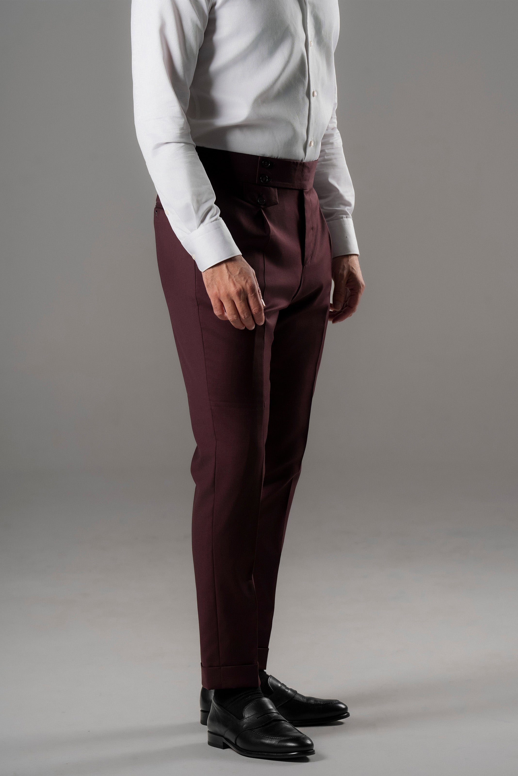 Bordeaux-colored slim-fit double-breasted suit in a wool blend