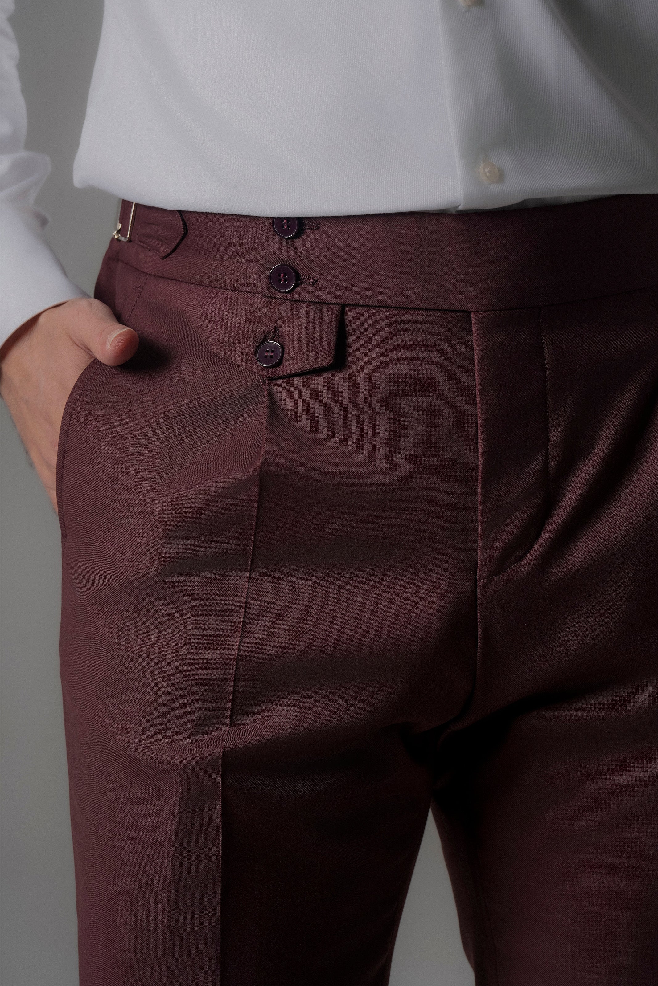 Bordeaux-colored slim-fit double-breasted suit in a wool blend