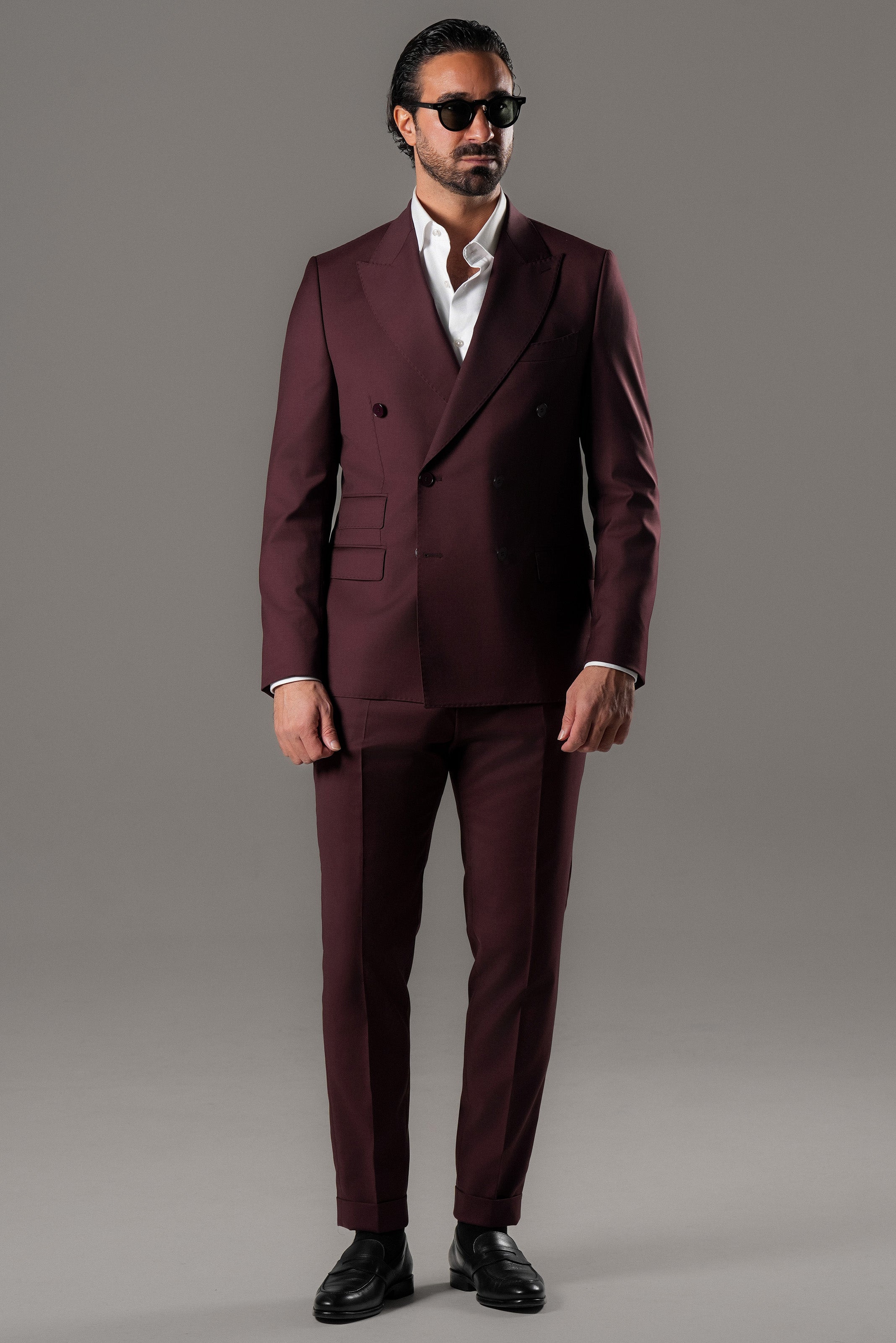 Bordeaux-colored slim-fit double-breasted suit in a wool blend