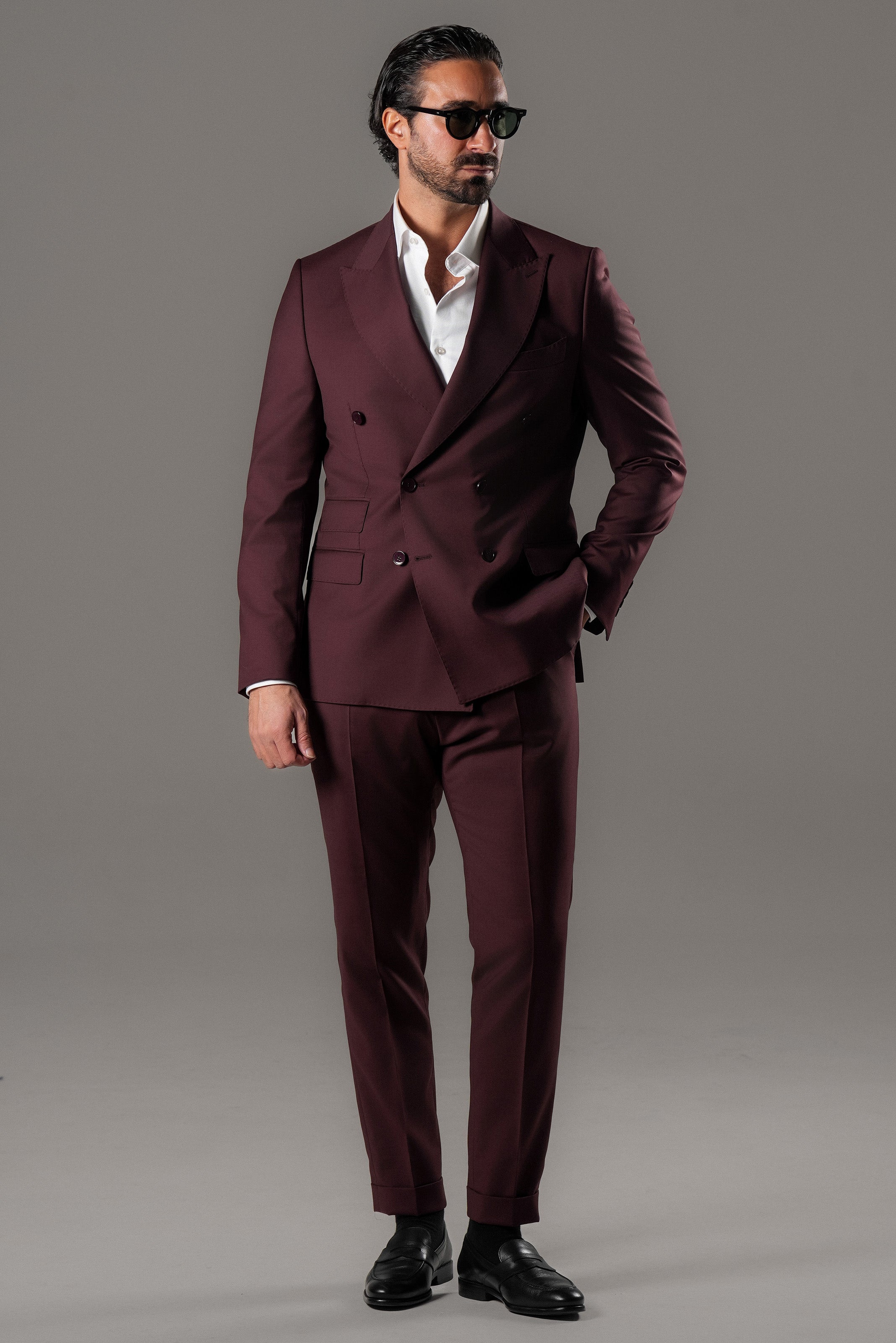 Bordeaux-colored slim-fit double-breasted suit in a wool blend