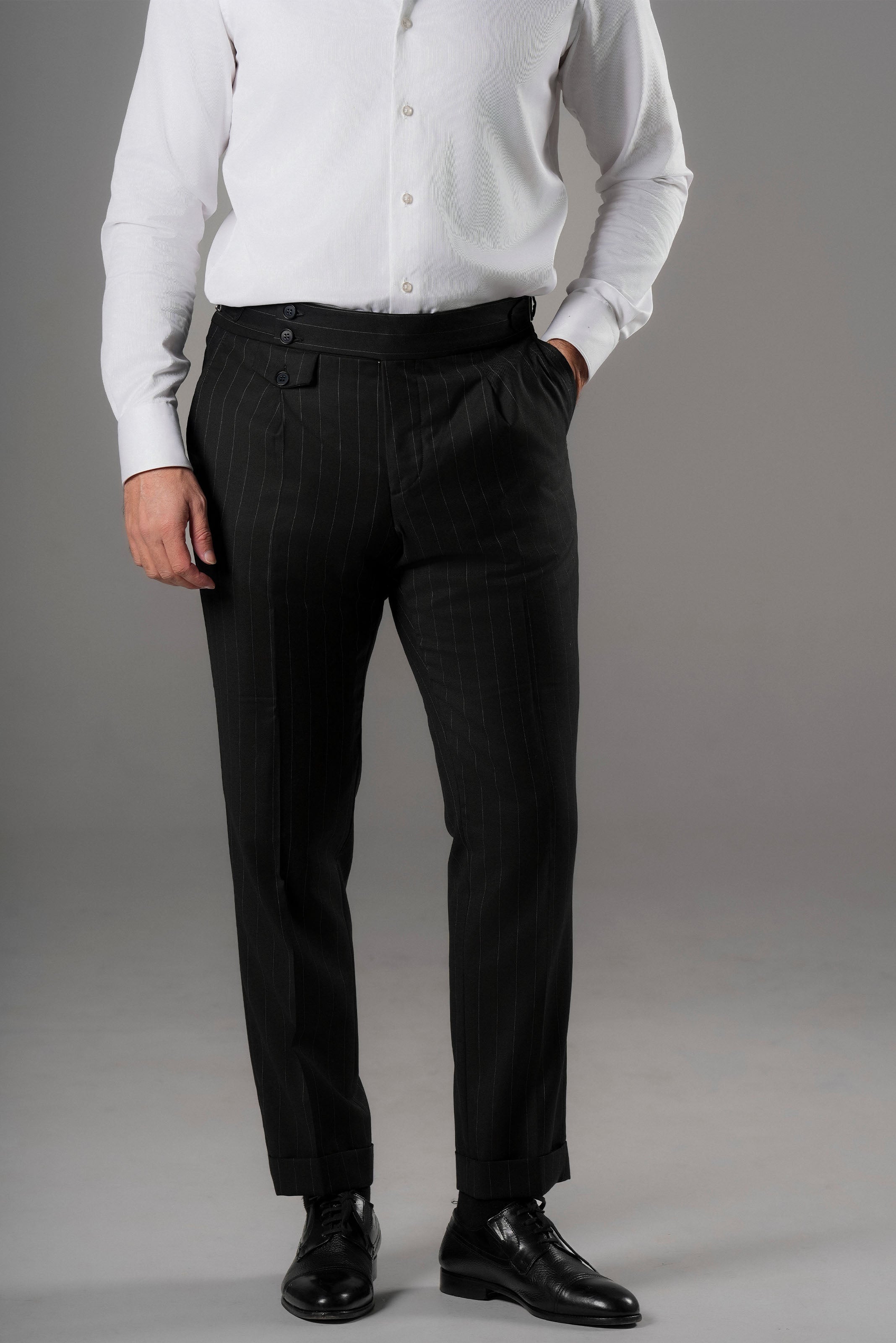 Schwarzer Nadelstreifen Slim-Fit Zweireiher aus Marina Wolle