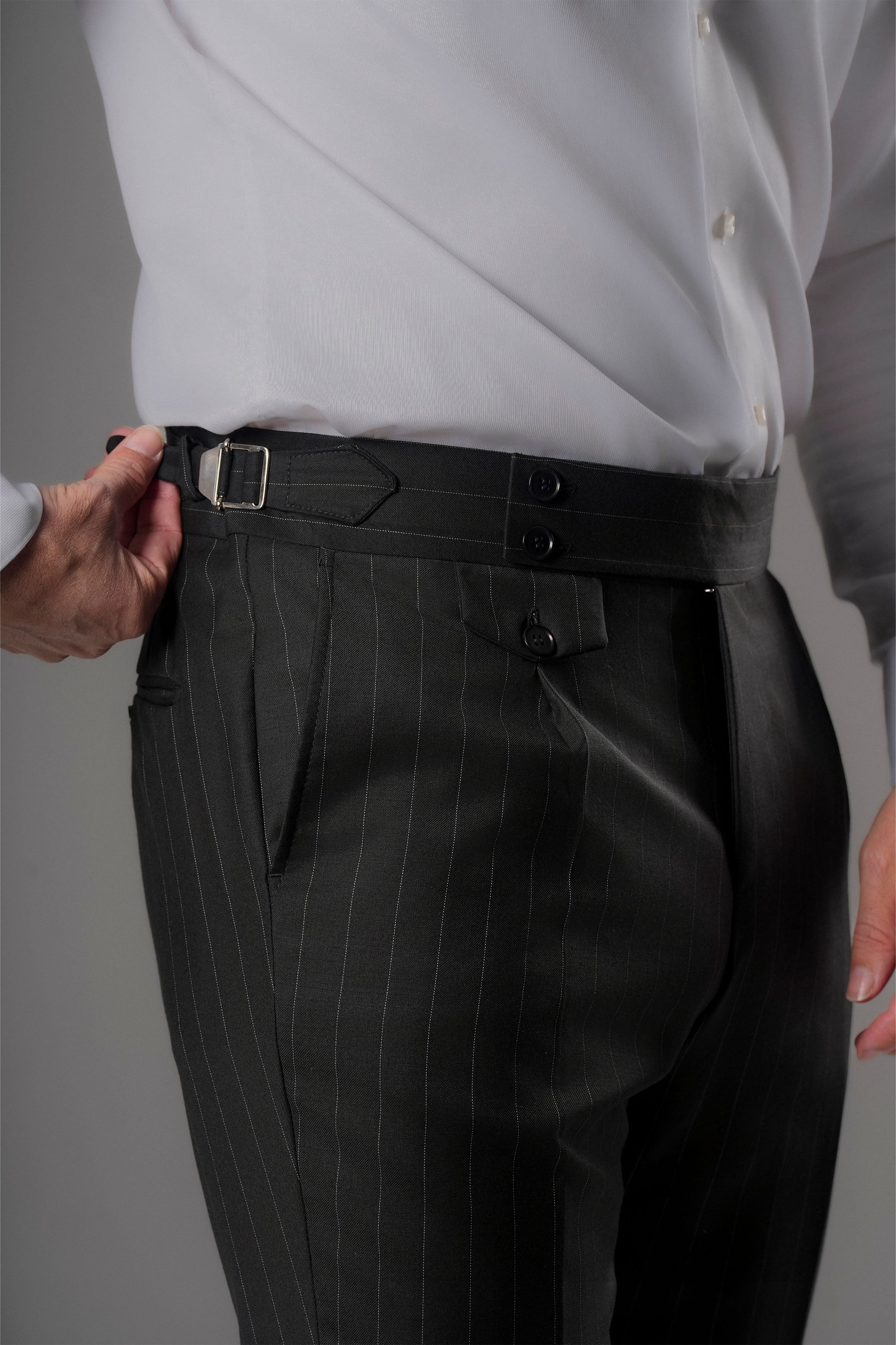 Schwarzer Nadelstreifen Slim-Fit Zweireiher aus Marina Wolle