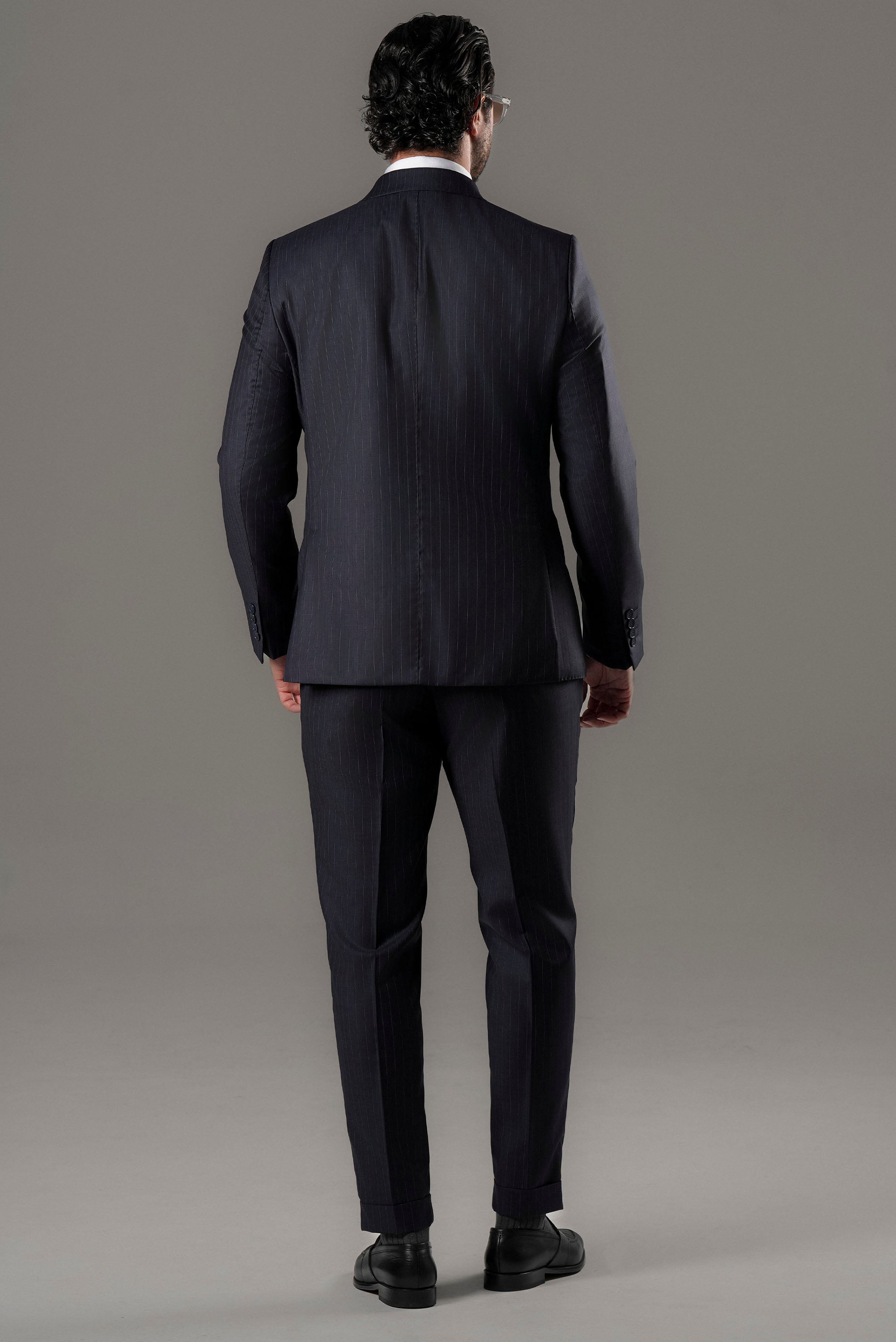 Marineblauer Nadelstreifen-Slim-Fit-Zweireiher aus Wolle