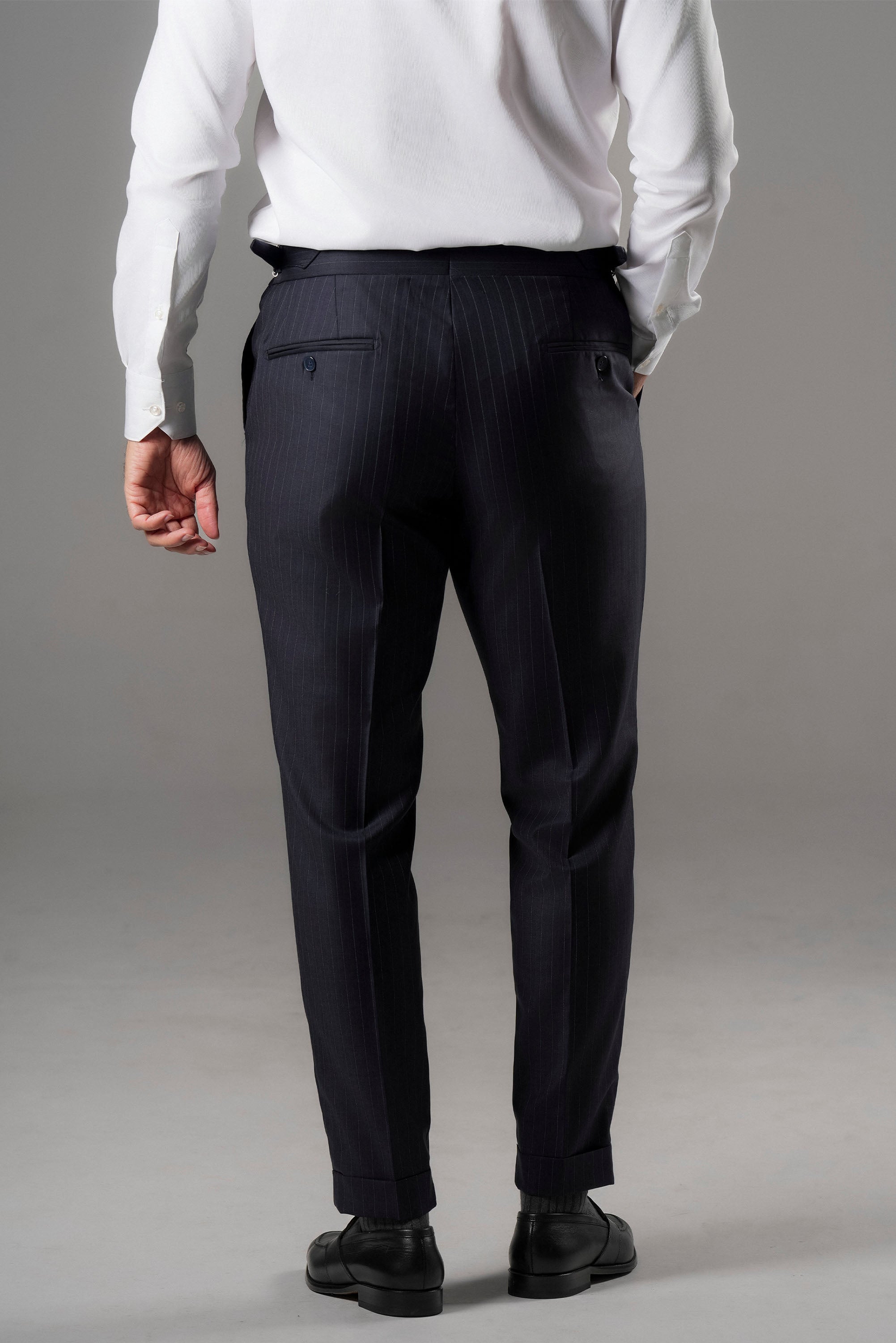 Marineblauer Nadelstreifen-Slim-Fit-Zweireiher aus Wolle