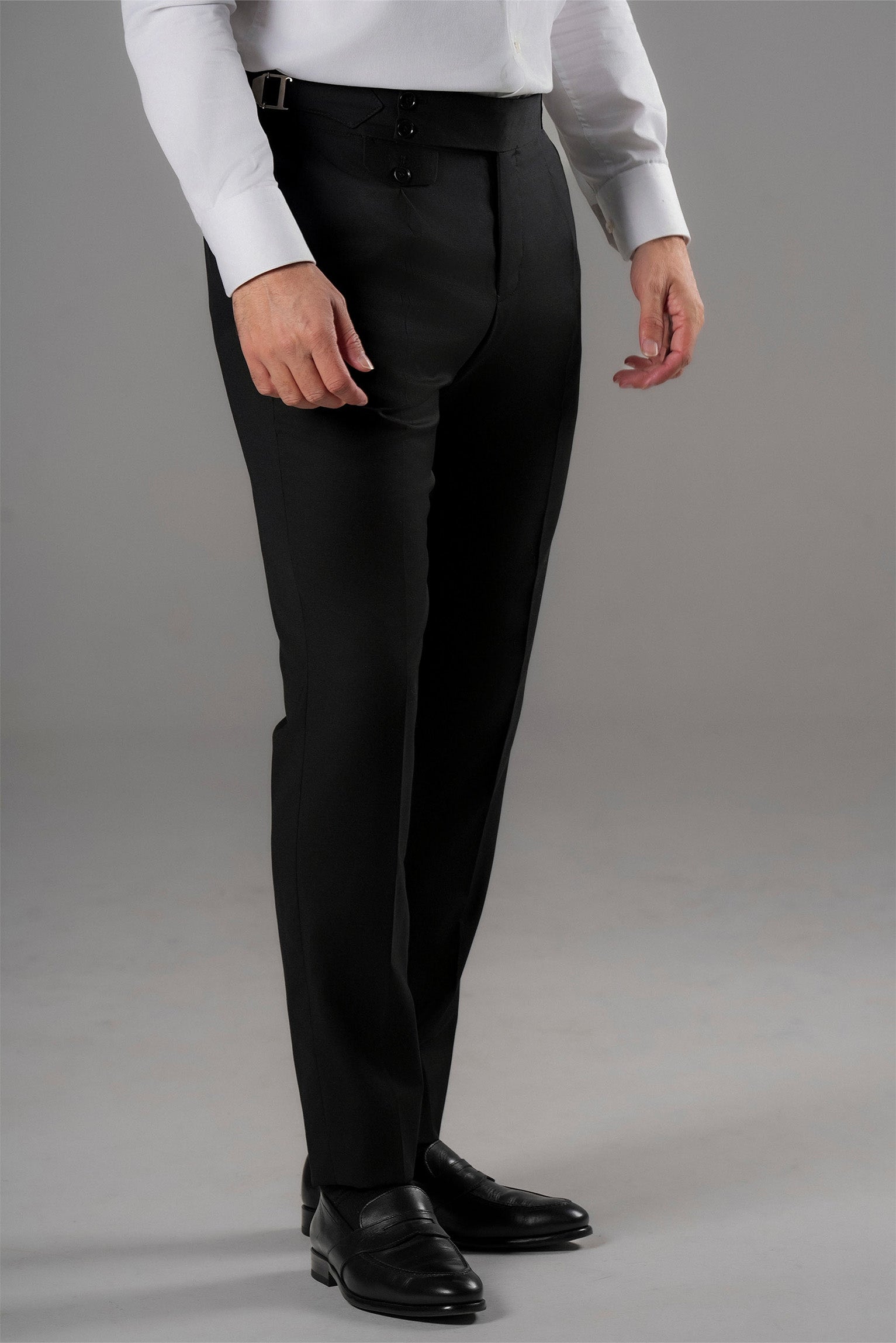 Schwarze Stoffhose aus italienischer Wolle – Tailored Fit