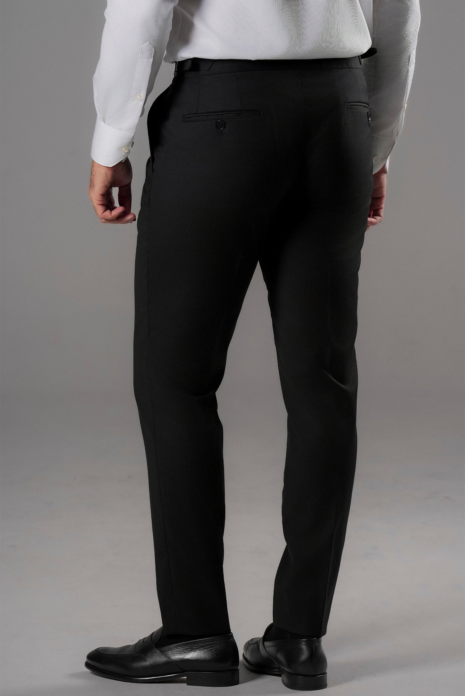 Schwarze Stoffhose aus italienischer Wolle – Tailored Fit