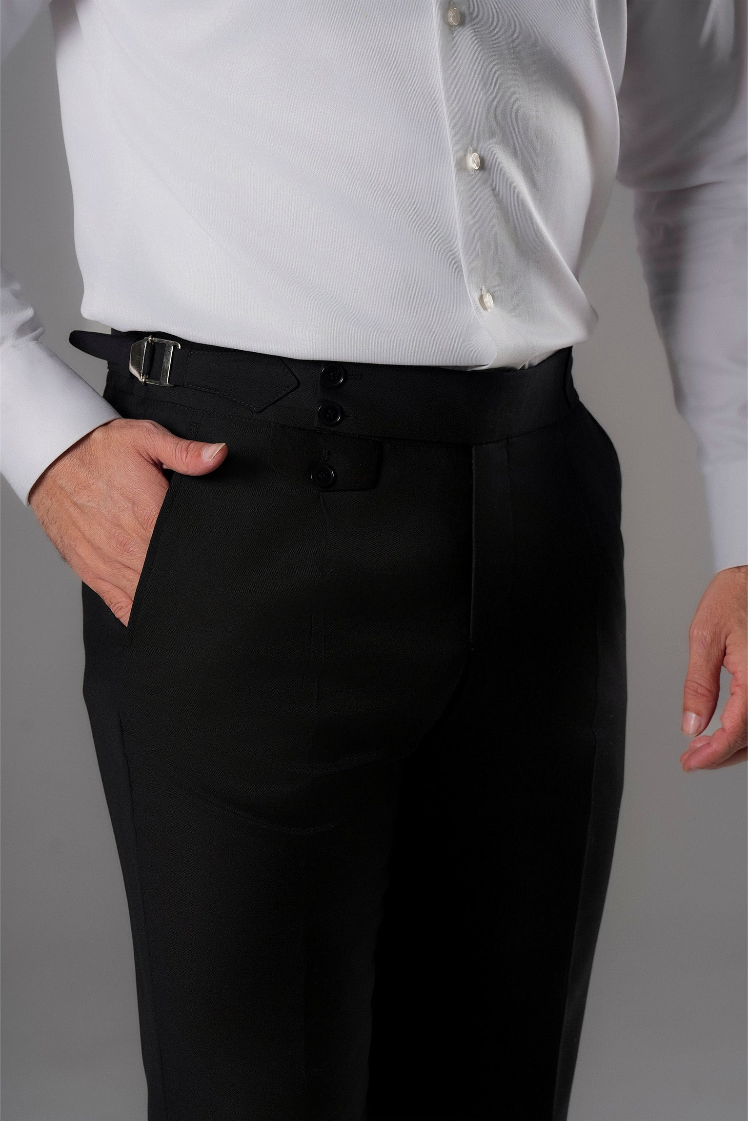 Schwarze Stoffhose aus italienischer Wolle – Tailored Fit