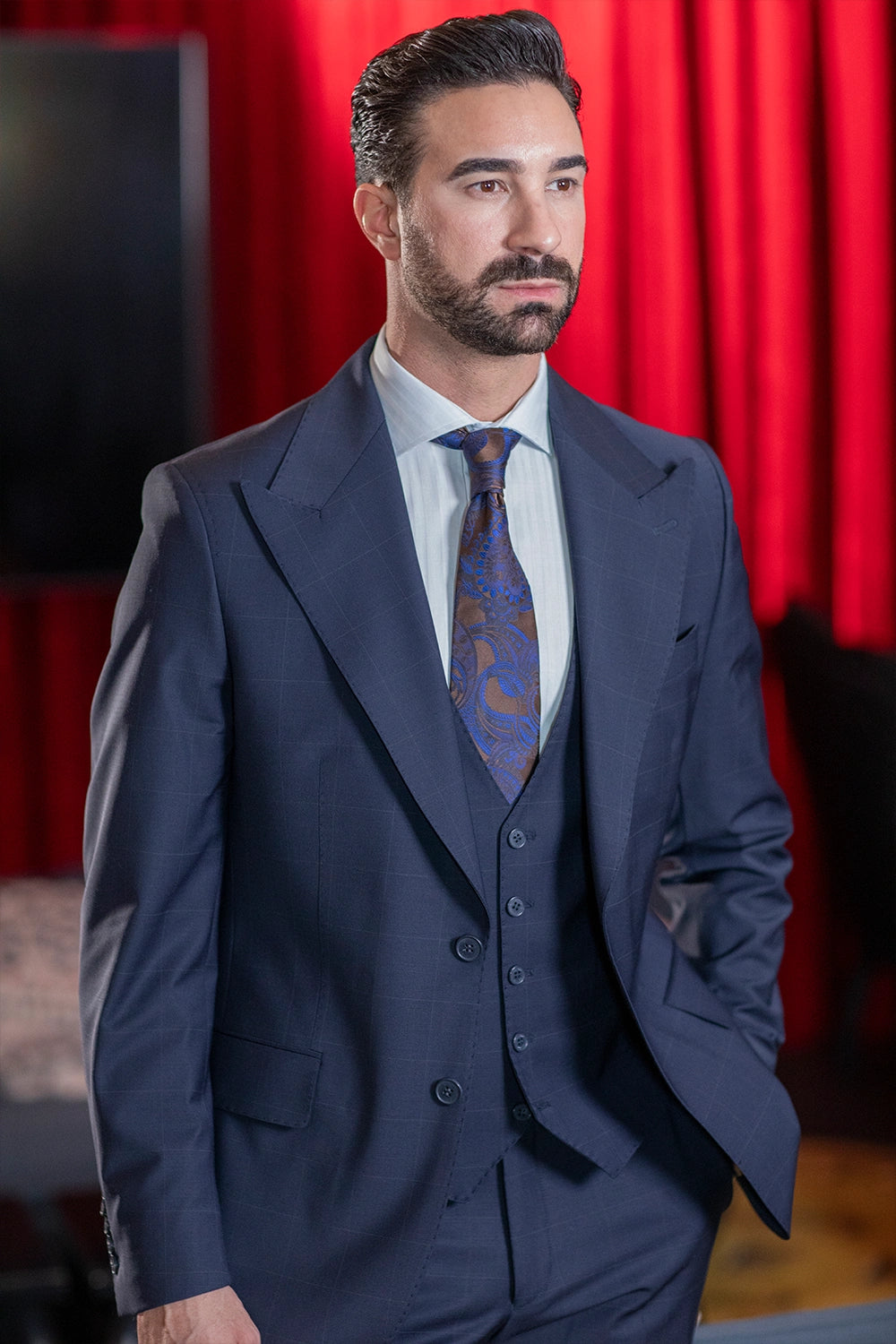 Dunkelblau karierter einreihiger Modern-Fit-Anzug