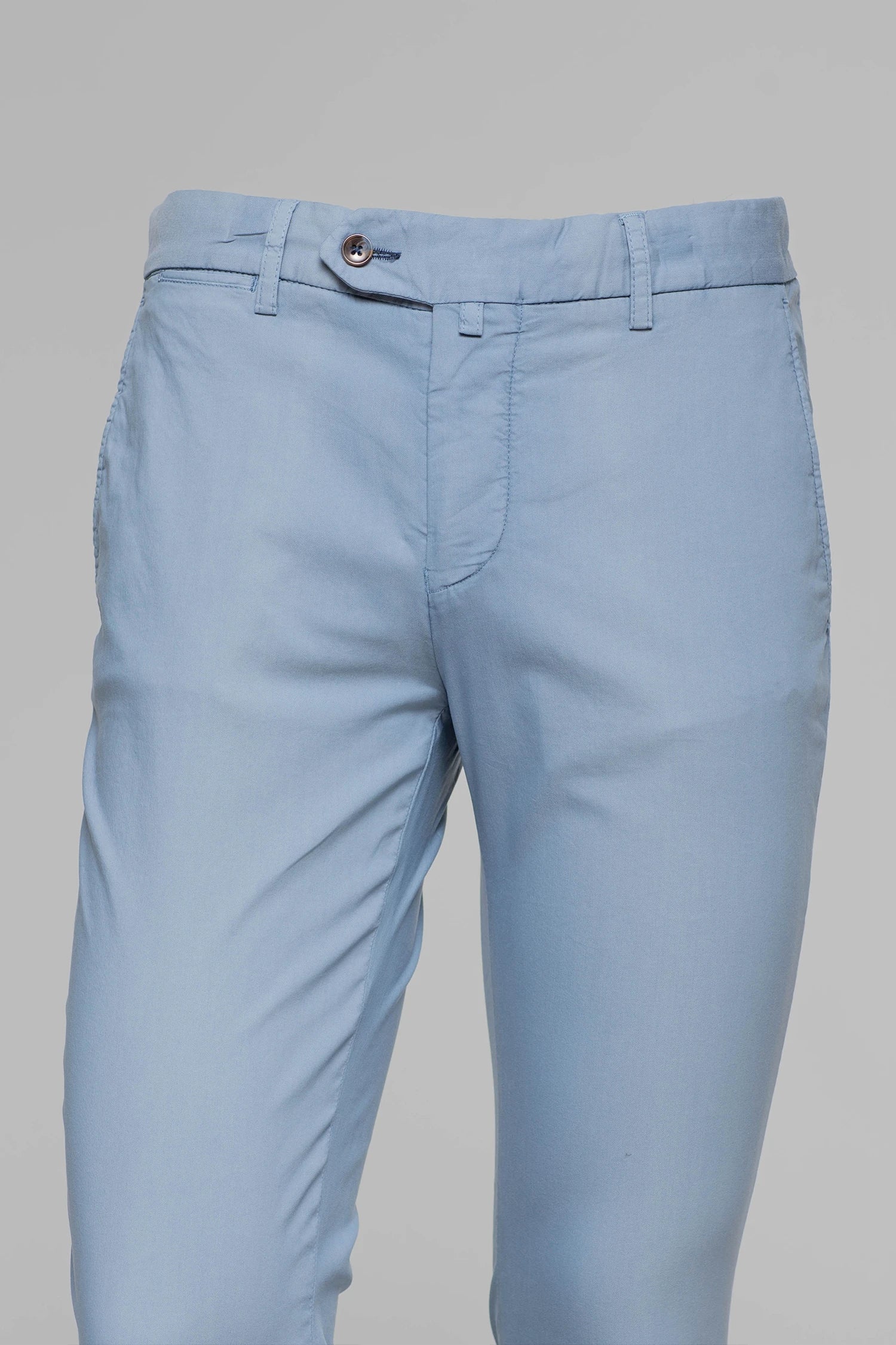 Hellblaue Slim Fit Chinos