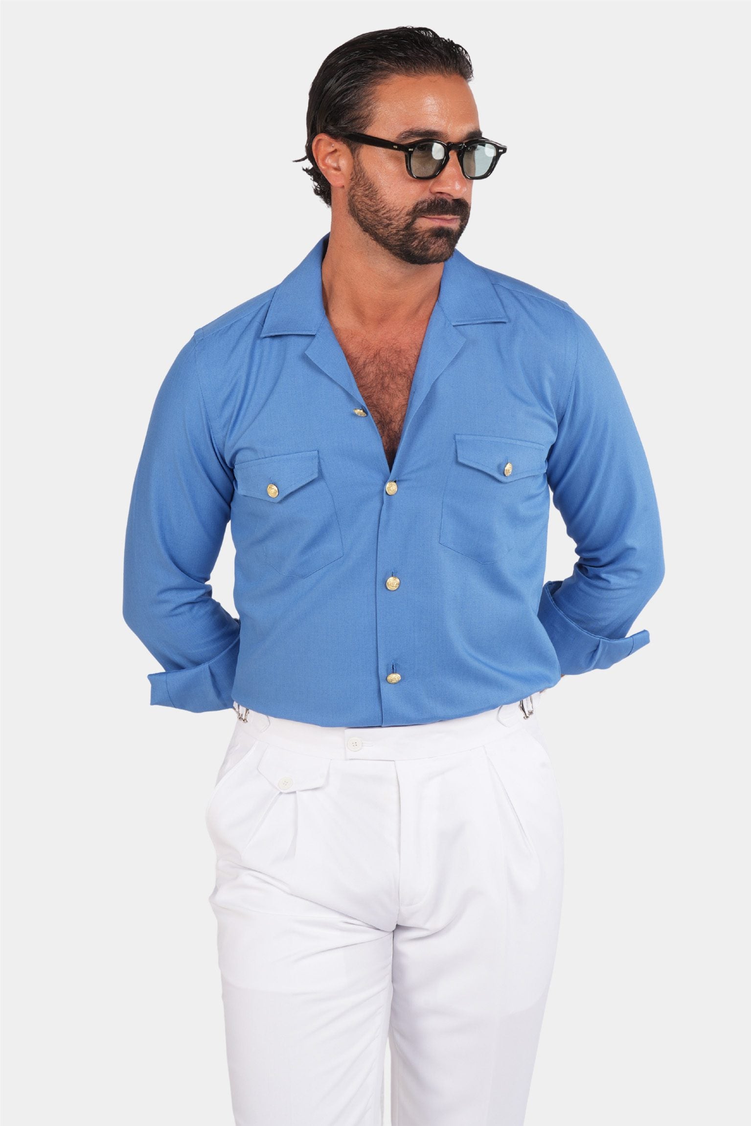 Blaues Safari-Hemd