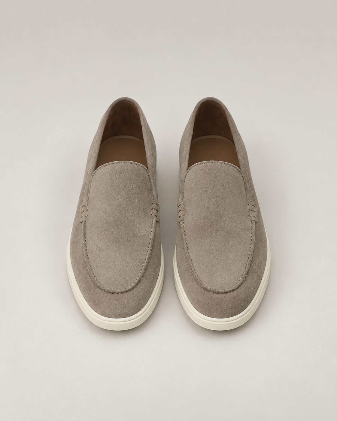 Beige Slipper aus italienischem Kalbsveloursleder