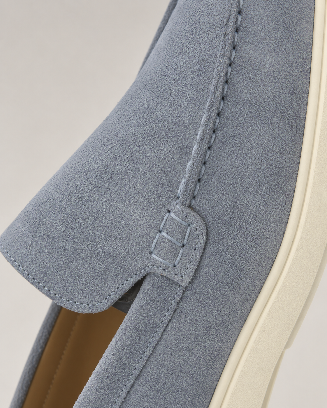 Blaue Slipper aus italienischem Kalbsveloursleder