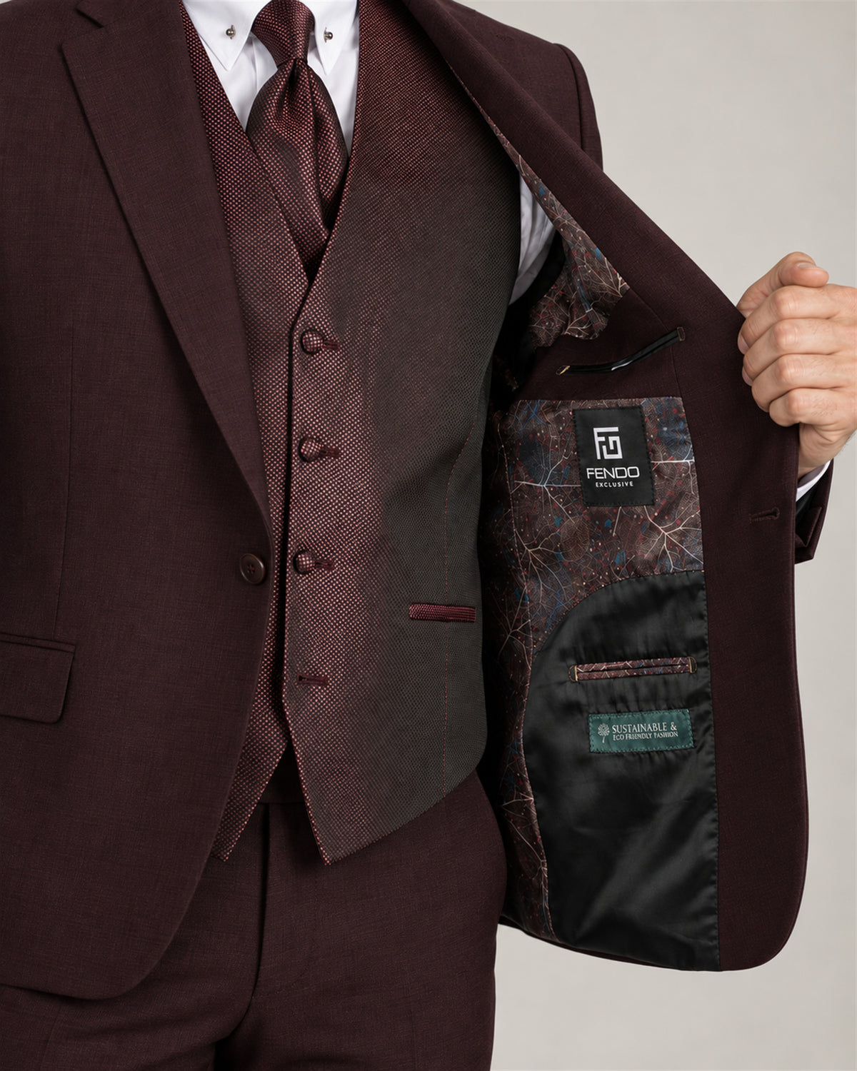 Bordeauxfarbener Tailored-Fit-Dreiteiler aus Mikrofaser-Mix – Detail des Innenfutters