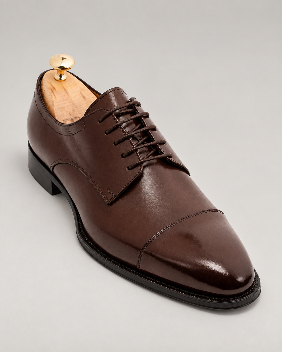Braune Derby-Schuhe aus Kalbsleder mit Cap Toe