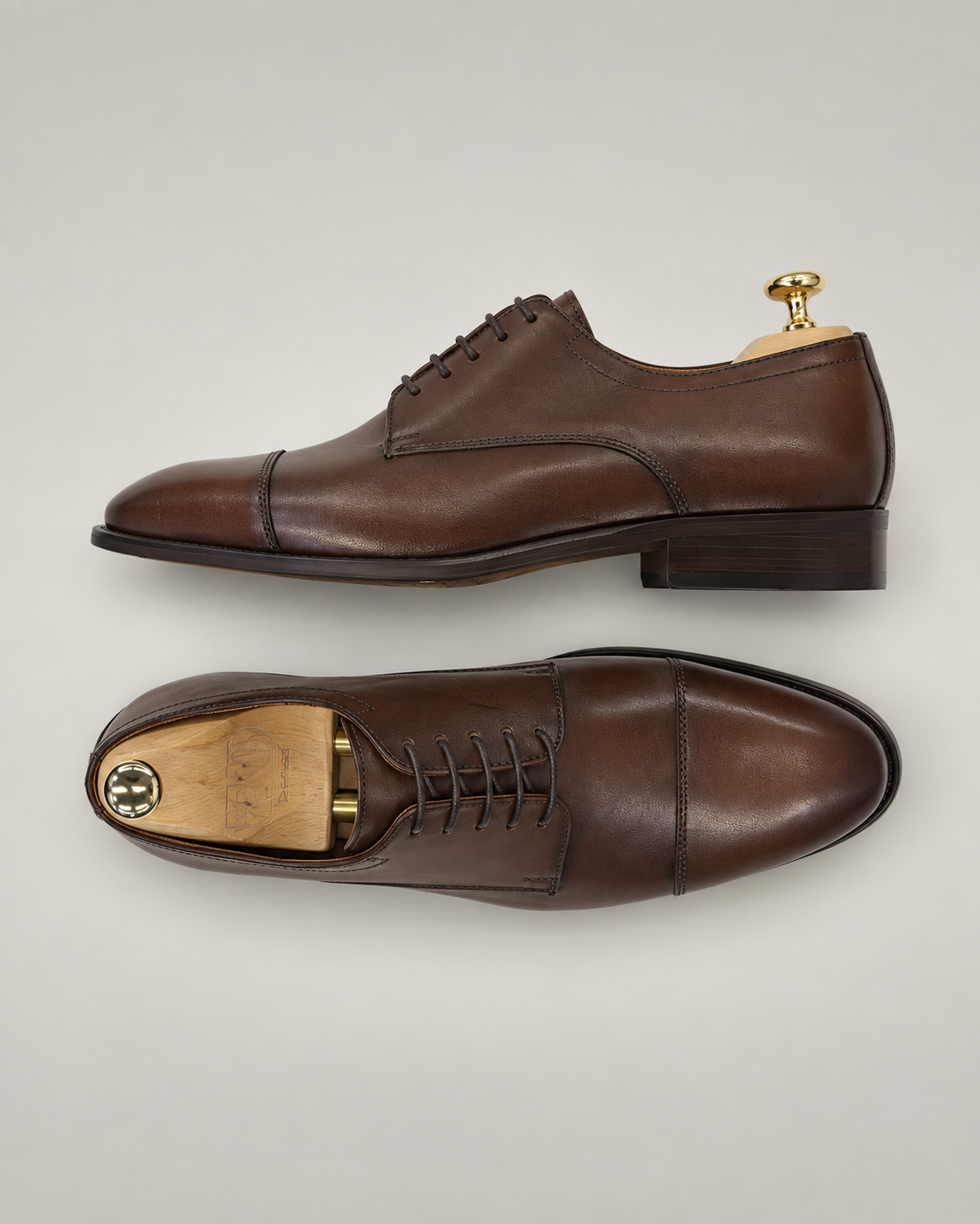 Braune handgefertigte Derby-Schuhe aus Kalbsleder mit Cap Toe