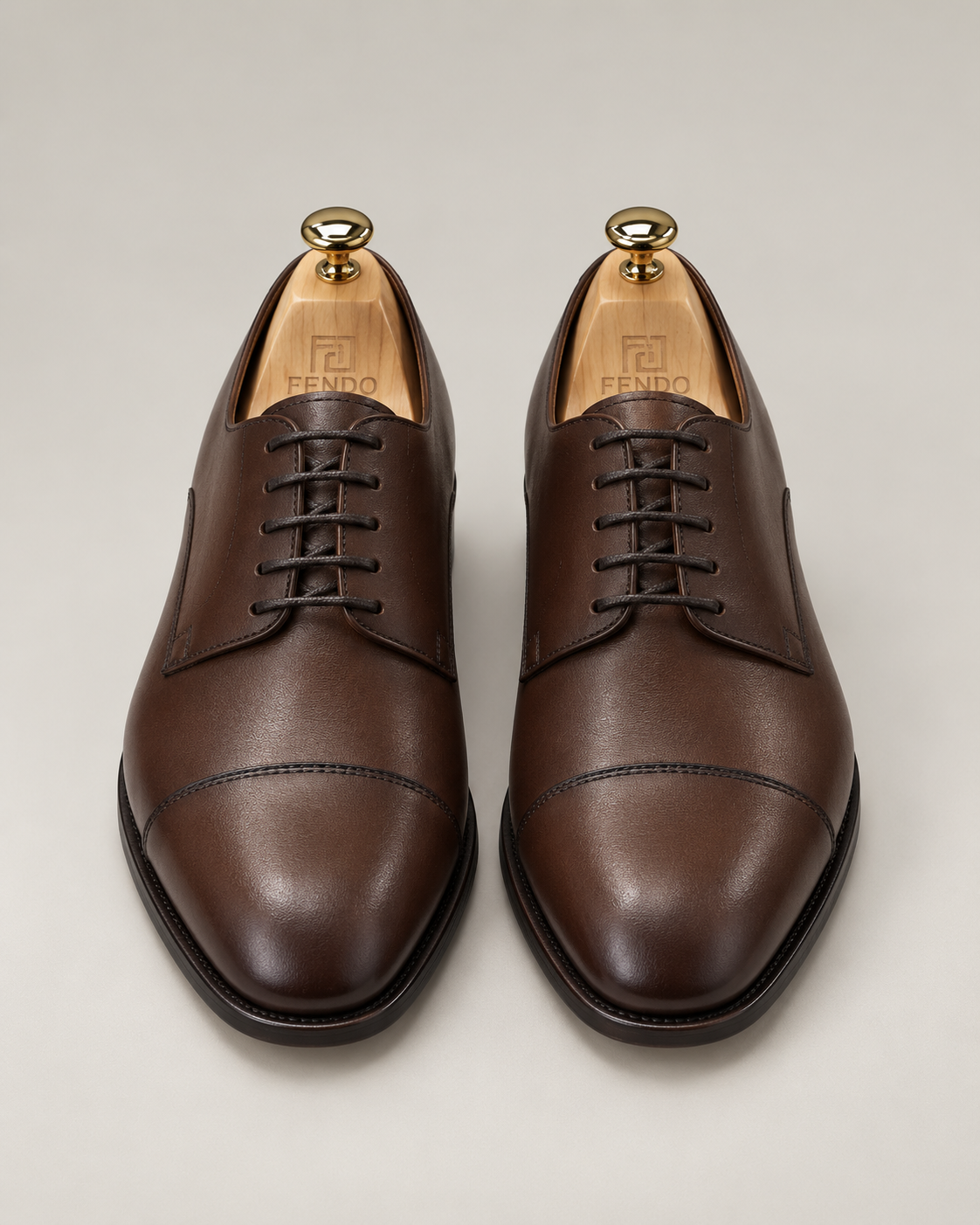 Braune handgefertigte Derby-Schuhe aus Kalbsleder mit Cap Toe