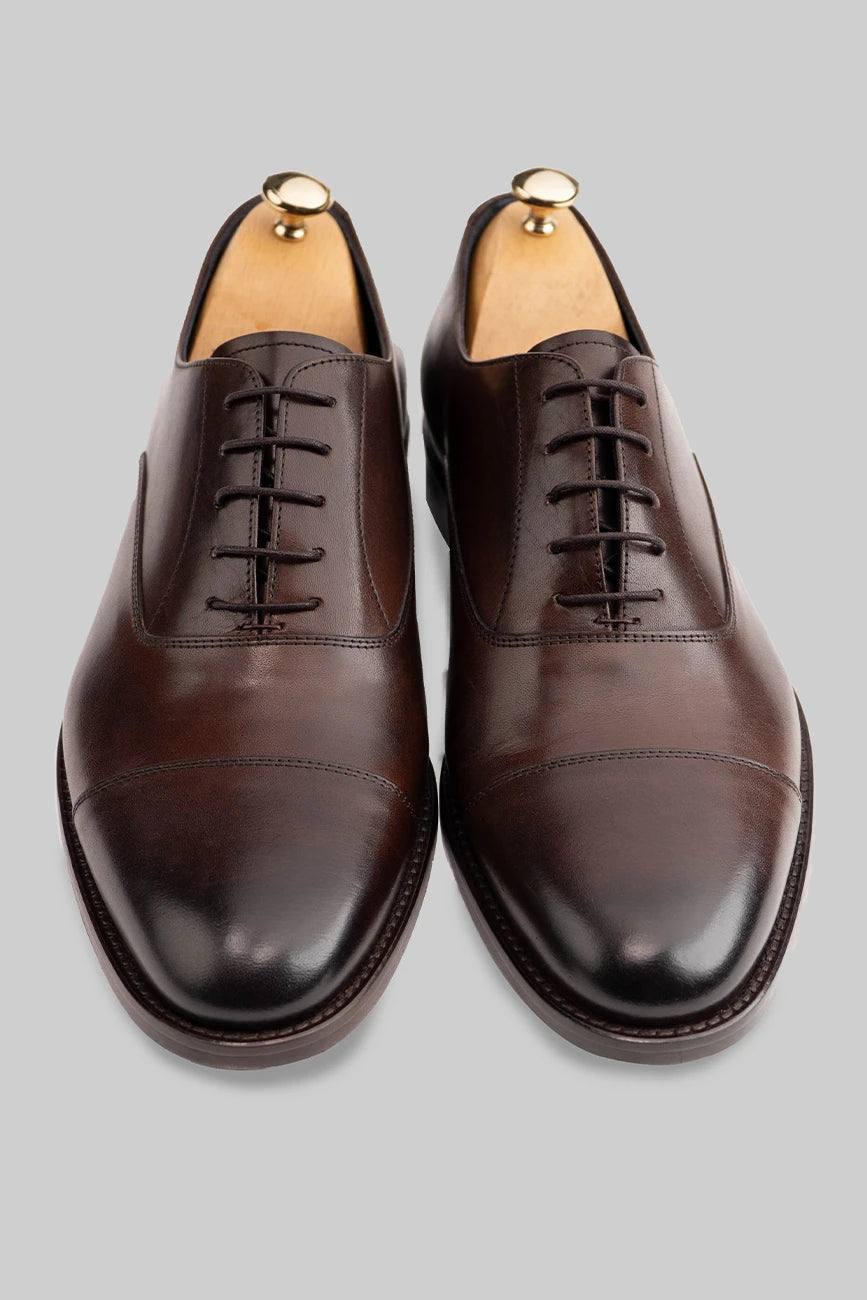 Brauner Oxford-Schuh aus Kalbsleder