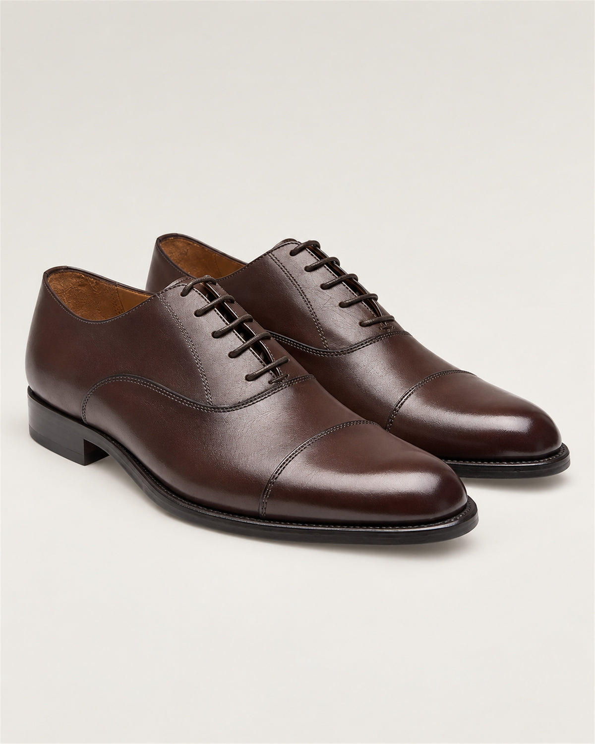 Brown Oxford cap-toe shoe made of calfskin