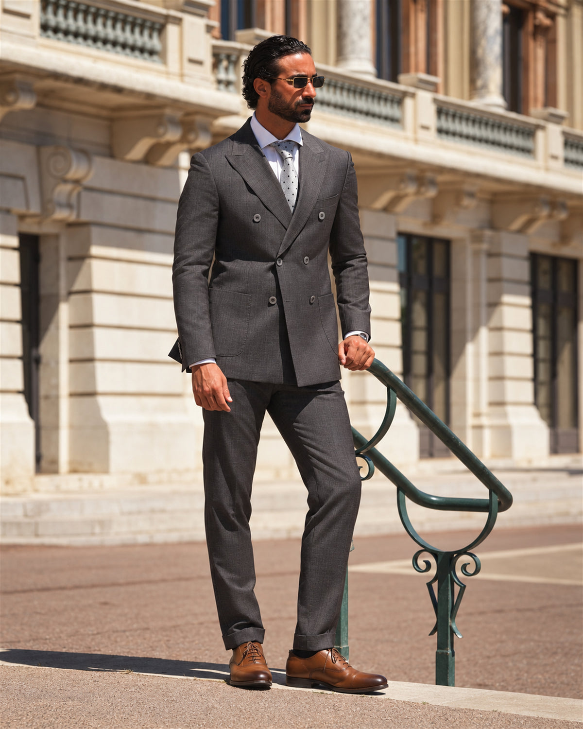 Brauner Slim-Fit Zweireiher aus Wollmischung