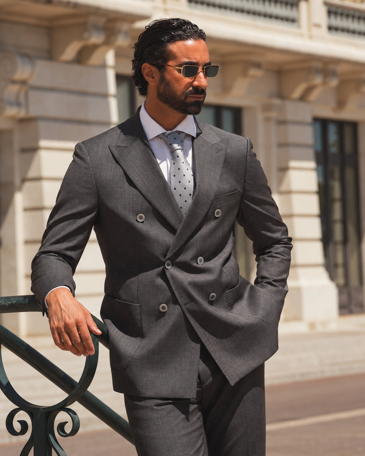 Brauner Slim-Fit Zweireiher aus Wollmischung