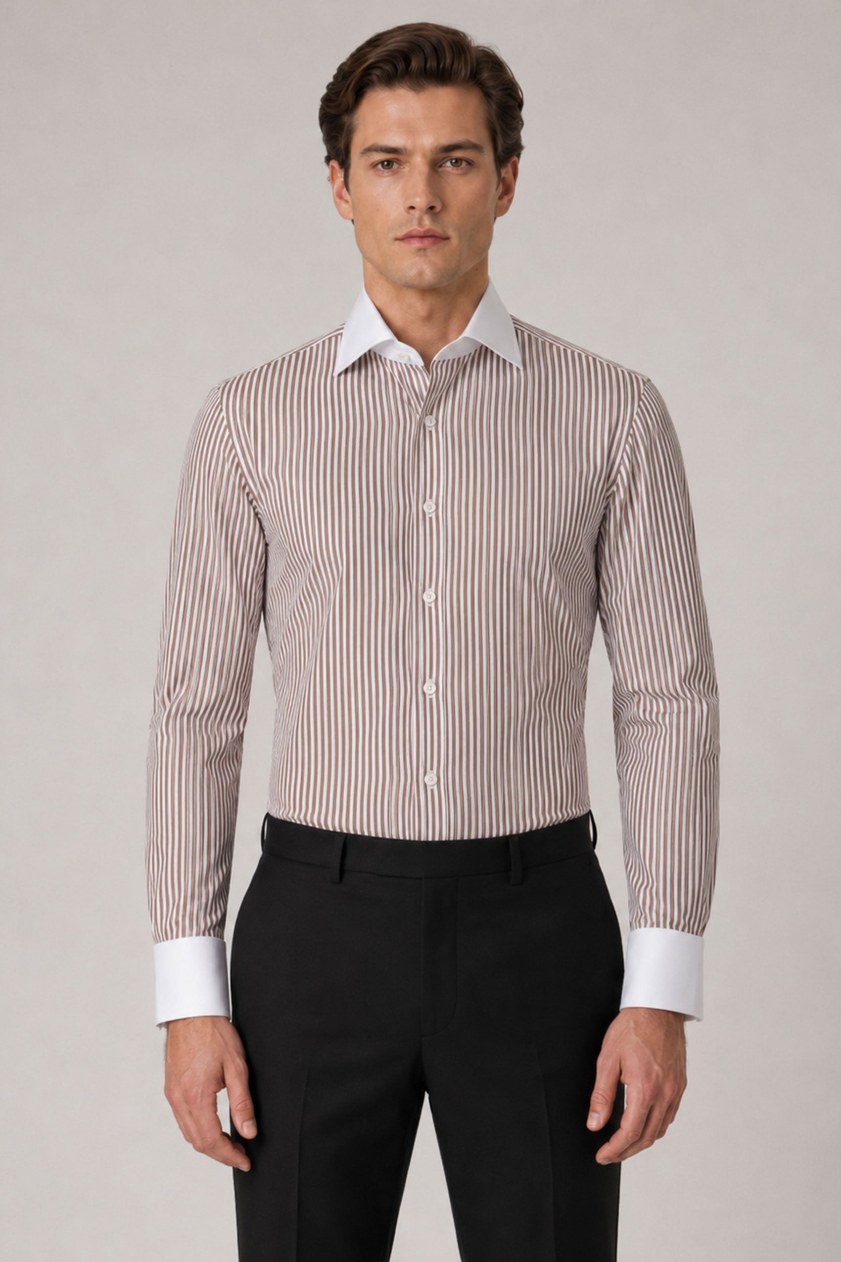 Braunes Slim Fit Hemd aus Baumwolle mit weißen Streifen