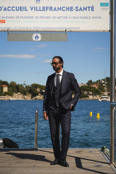 Dunkelblauer Slim-Fit Super 130’s Wollanzug mit Nadelstreifen und Einreiher