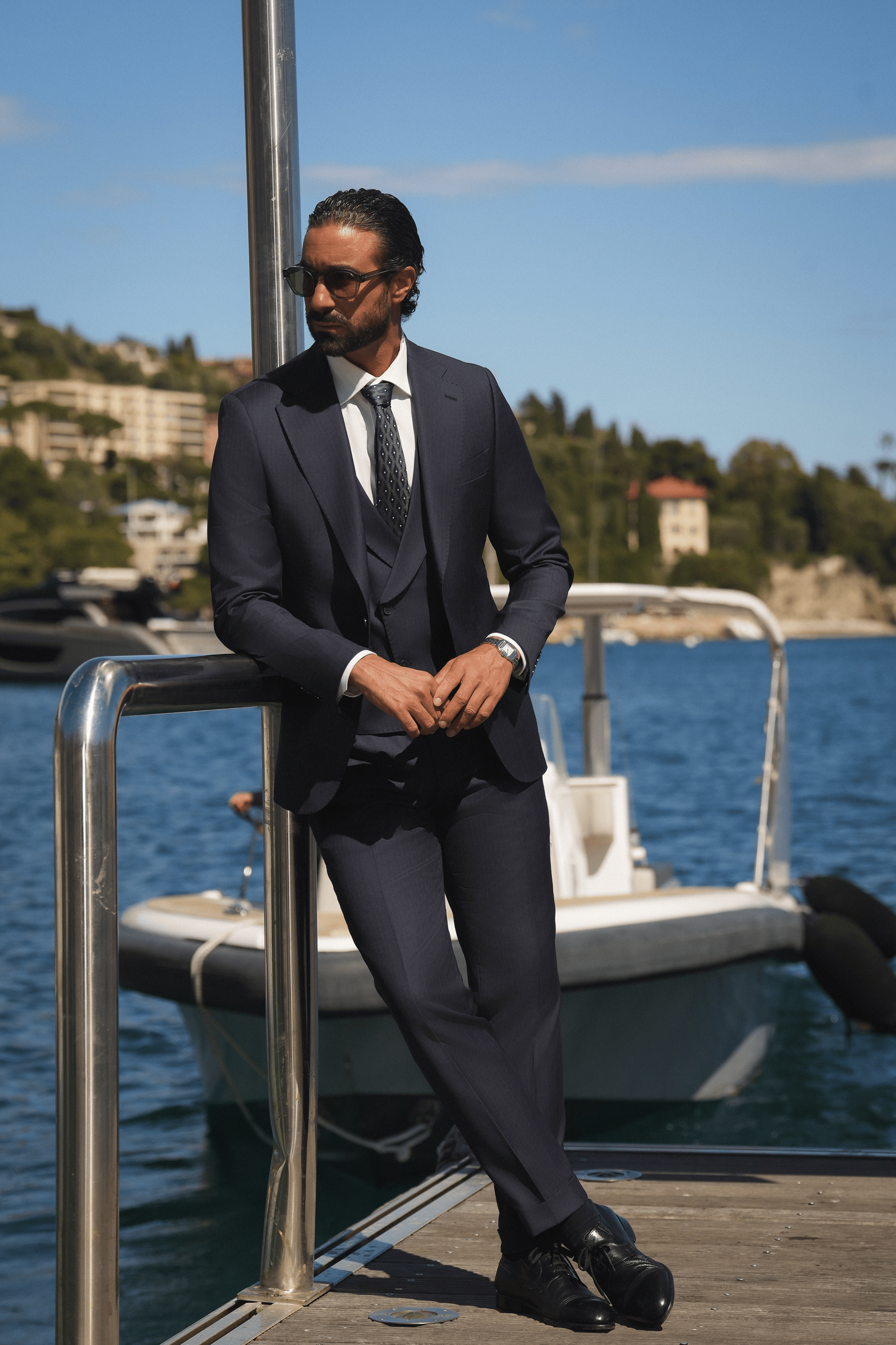 Dunkelblauer Slim-Fit Super 130’s Wollanzug mit Nadelstreifen und Einreiher