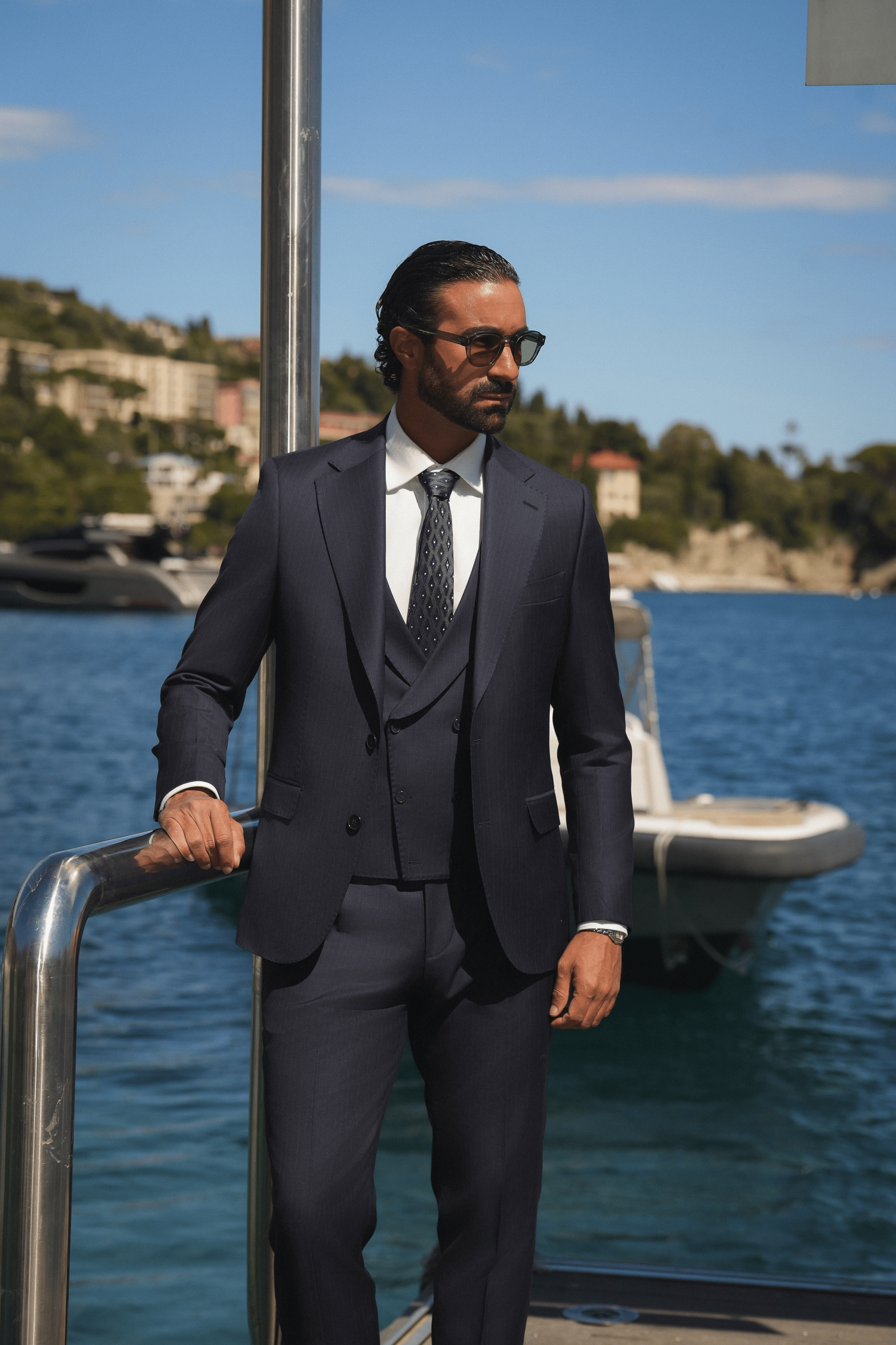 Dunkelblauer Slim-Fit Super 130’s Wollanzug mit Nadelstreifen und Einreiher