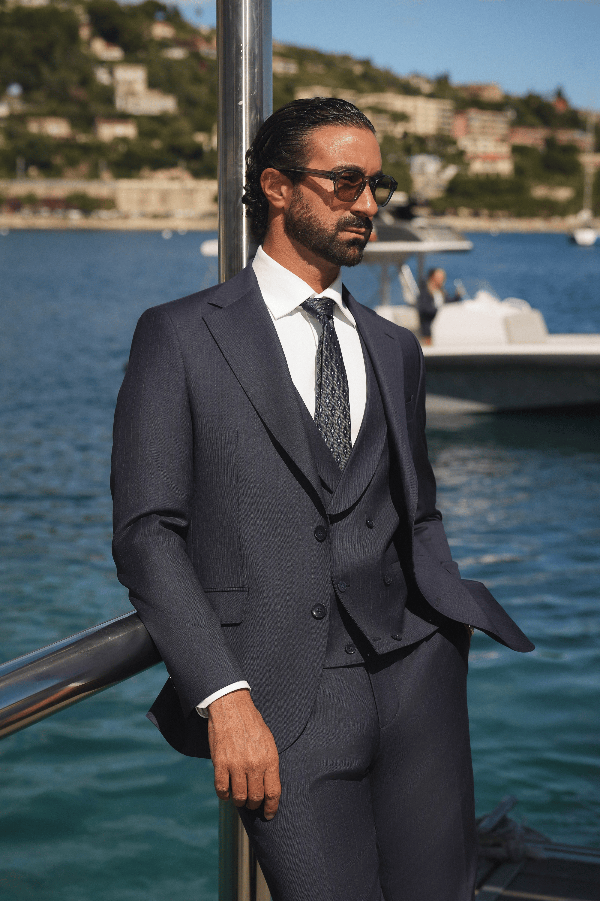 Dunkelblauer Slim-Fit Super 130’s Wollanzug mit Nadelstreifen und Einreiher